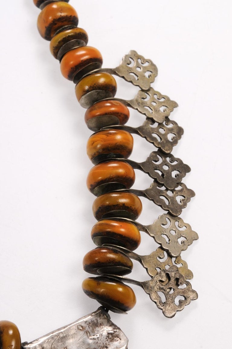 Collier Vintage En Métal Argenté Et Perles D'ambre - Occasion - Bijou Perles Ancien