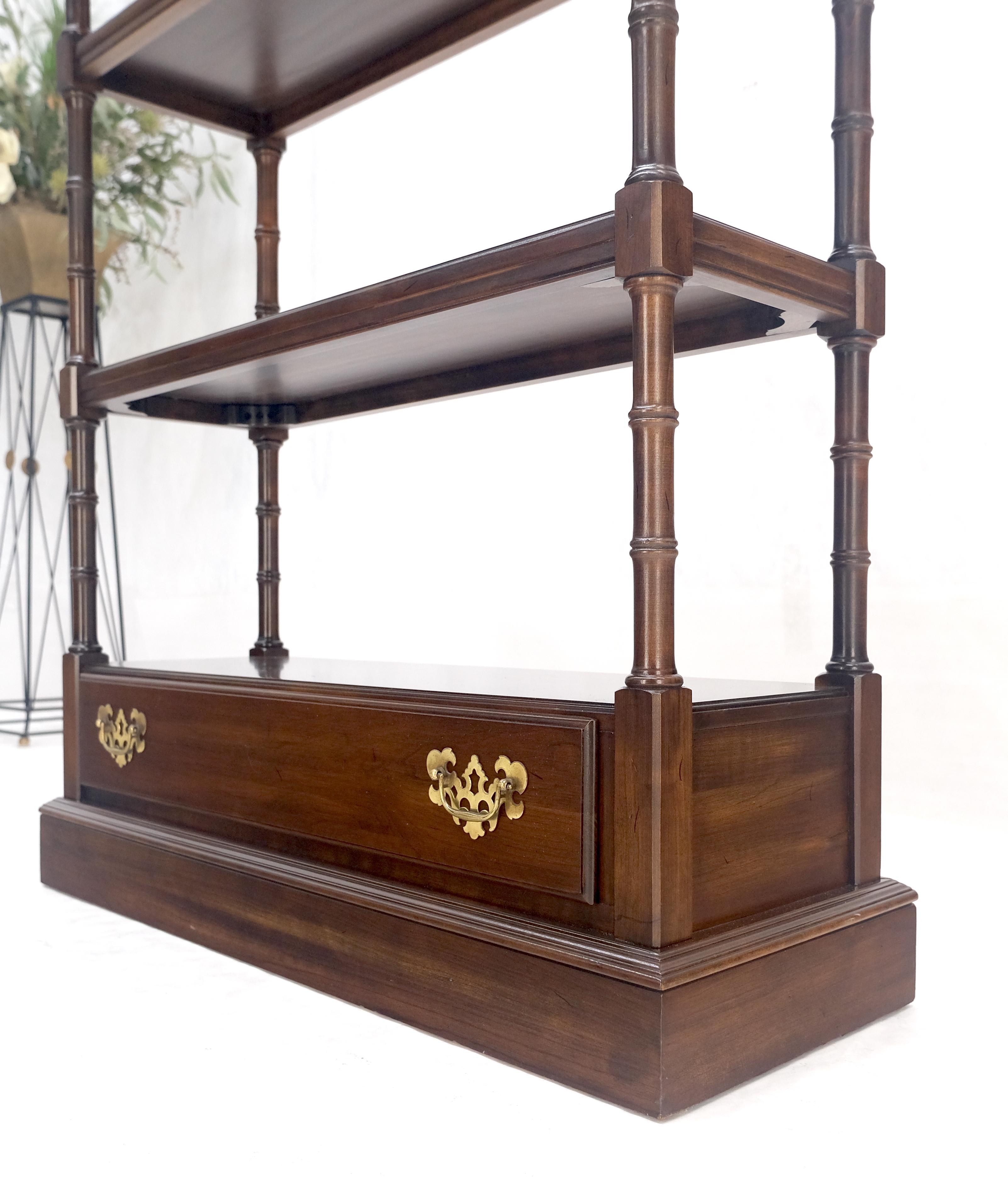 Armario alto francés Art Nouveau Decó de nogal y madera de nudo de 78