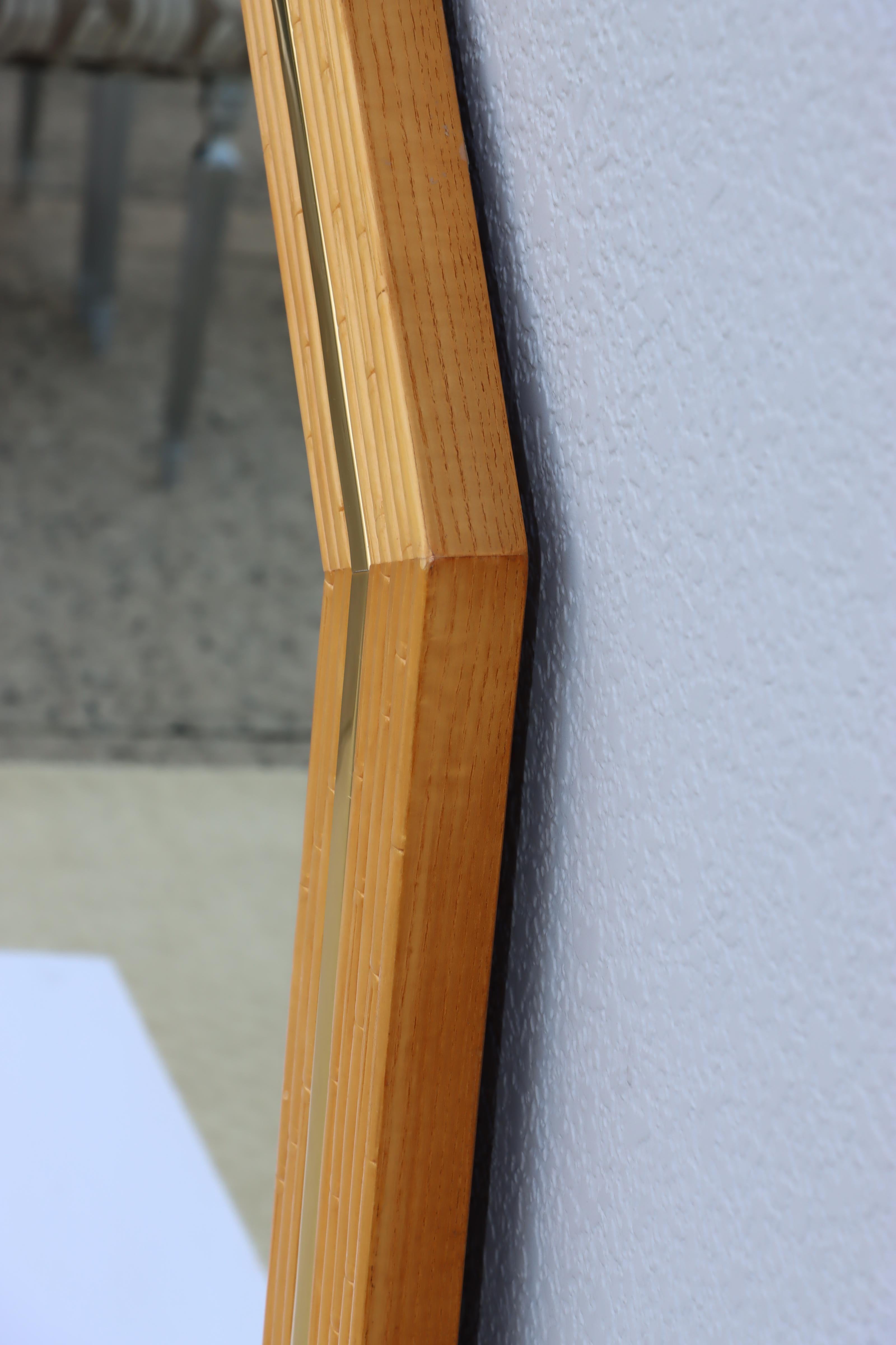 Miroir mural octogonal en faux bambou et laiton en vente 4