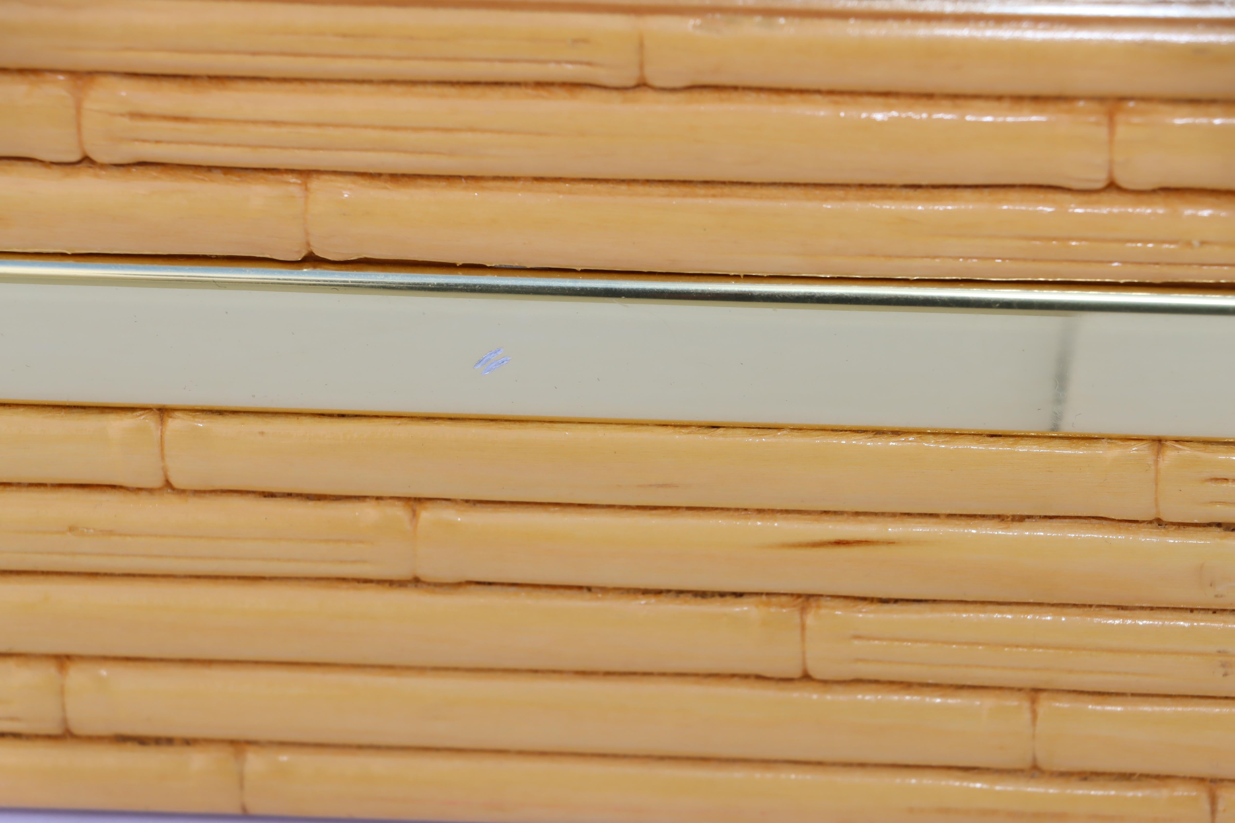 Miroir mural octogonal en faux bambou et laiton en vente 5