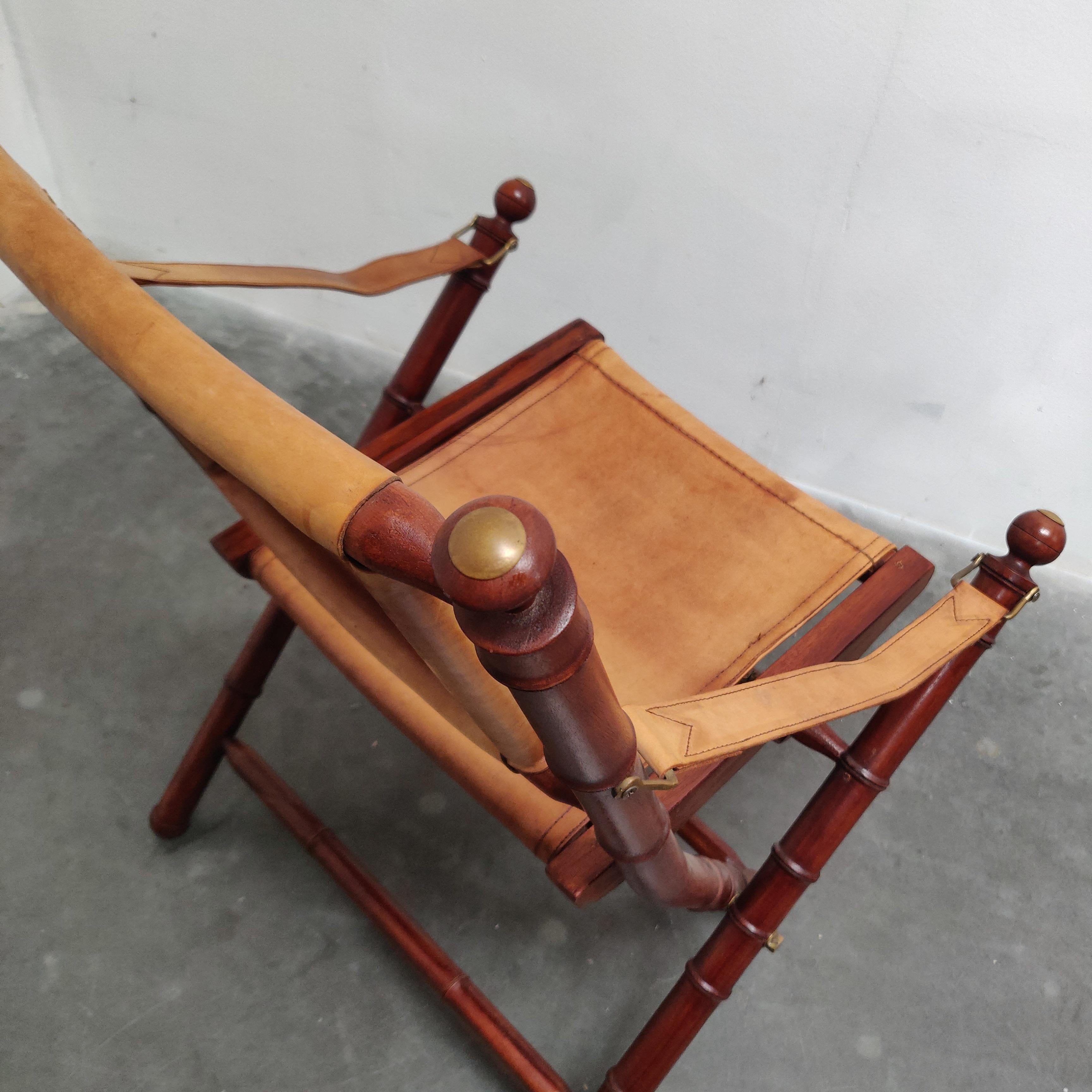 Faltbarer Offizier-Safari-Stuhl aus Kunstbambus und Leder. im Zustand „Gut“ im Angebot in MIJDRECHT, NL