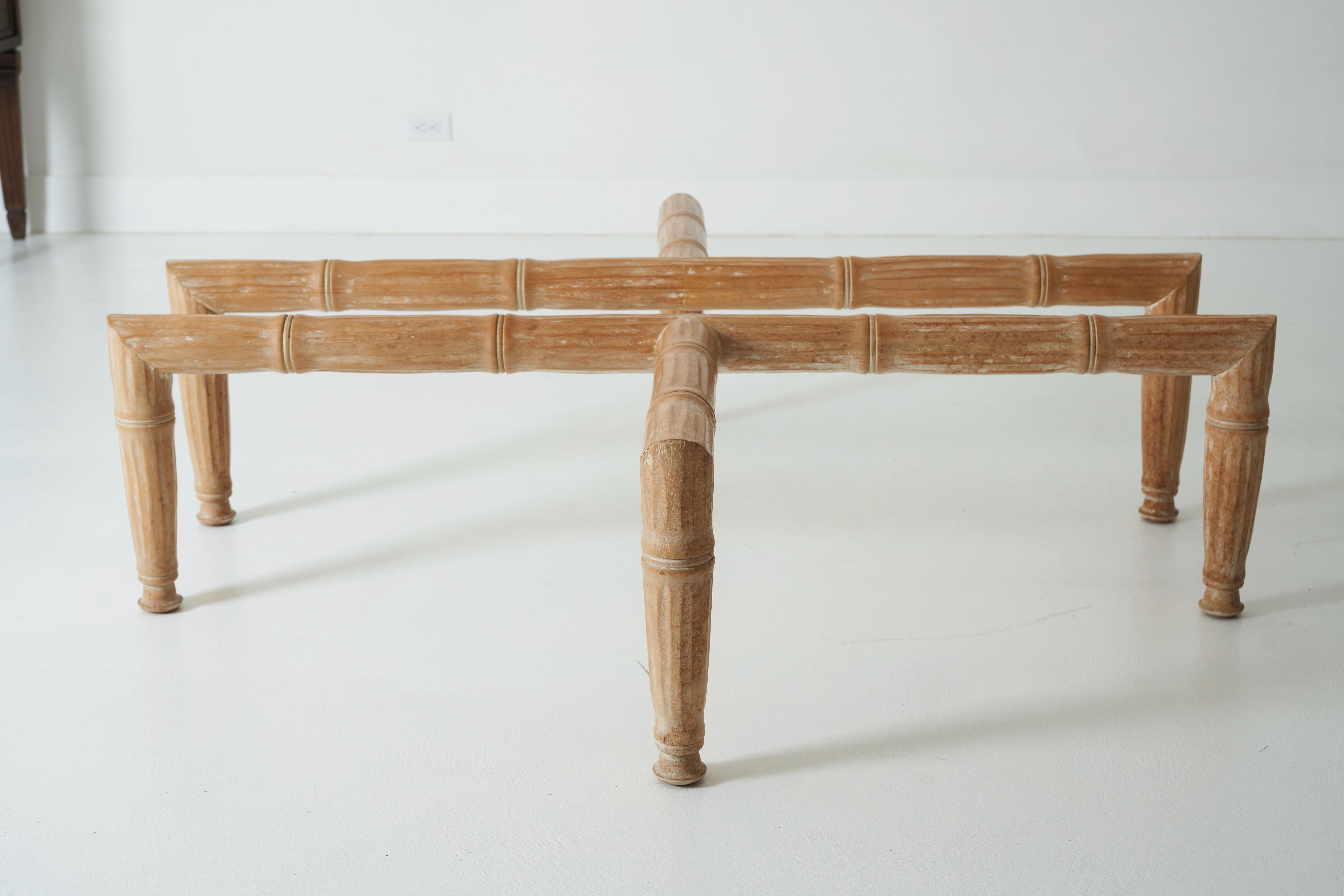 Mesa de cóctel con tapa de imitación de bambú y mármol de William Haines en Bueno estado para la venta en Palm Desert, CA