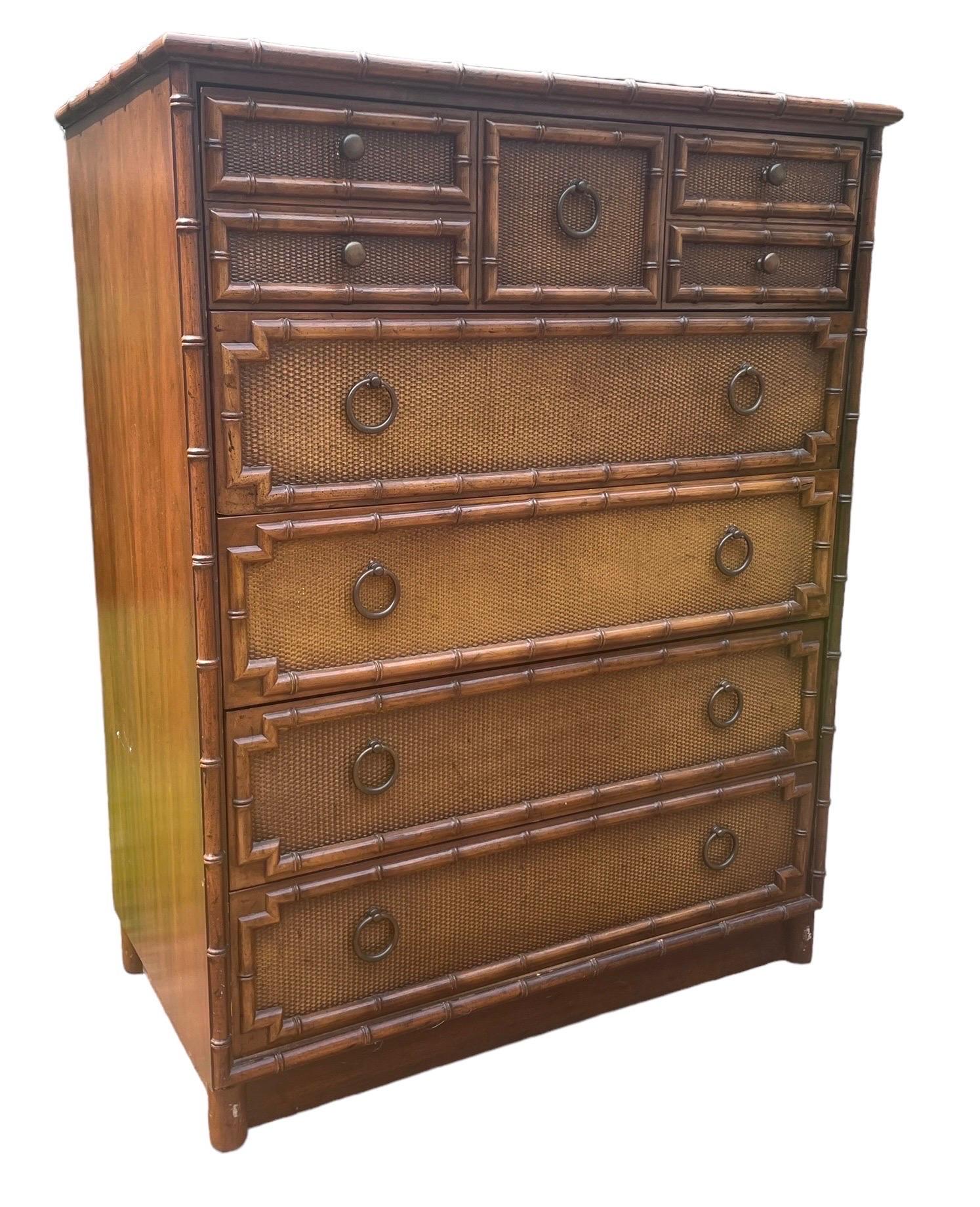 Kommode aus Kunstbambus und Rattan von Drexel Bedroom Furniture Highboy Vintage (amerikanisch) im Angebot