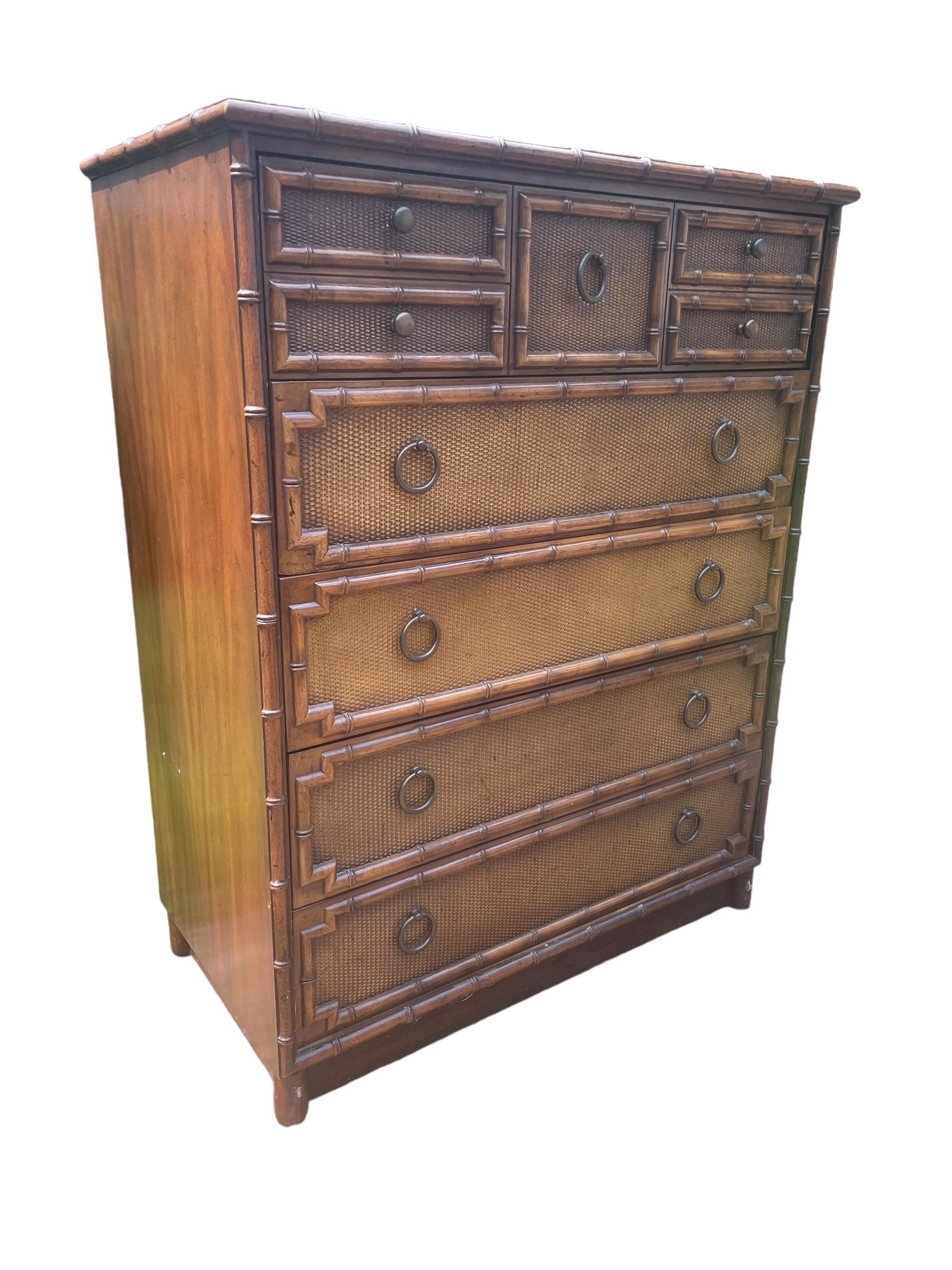 Kommode aus Kunstbambus und Rattan von Drexel Bedroom Furniture Highboy Vintage im Angebot 2