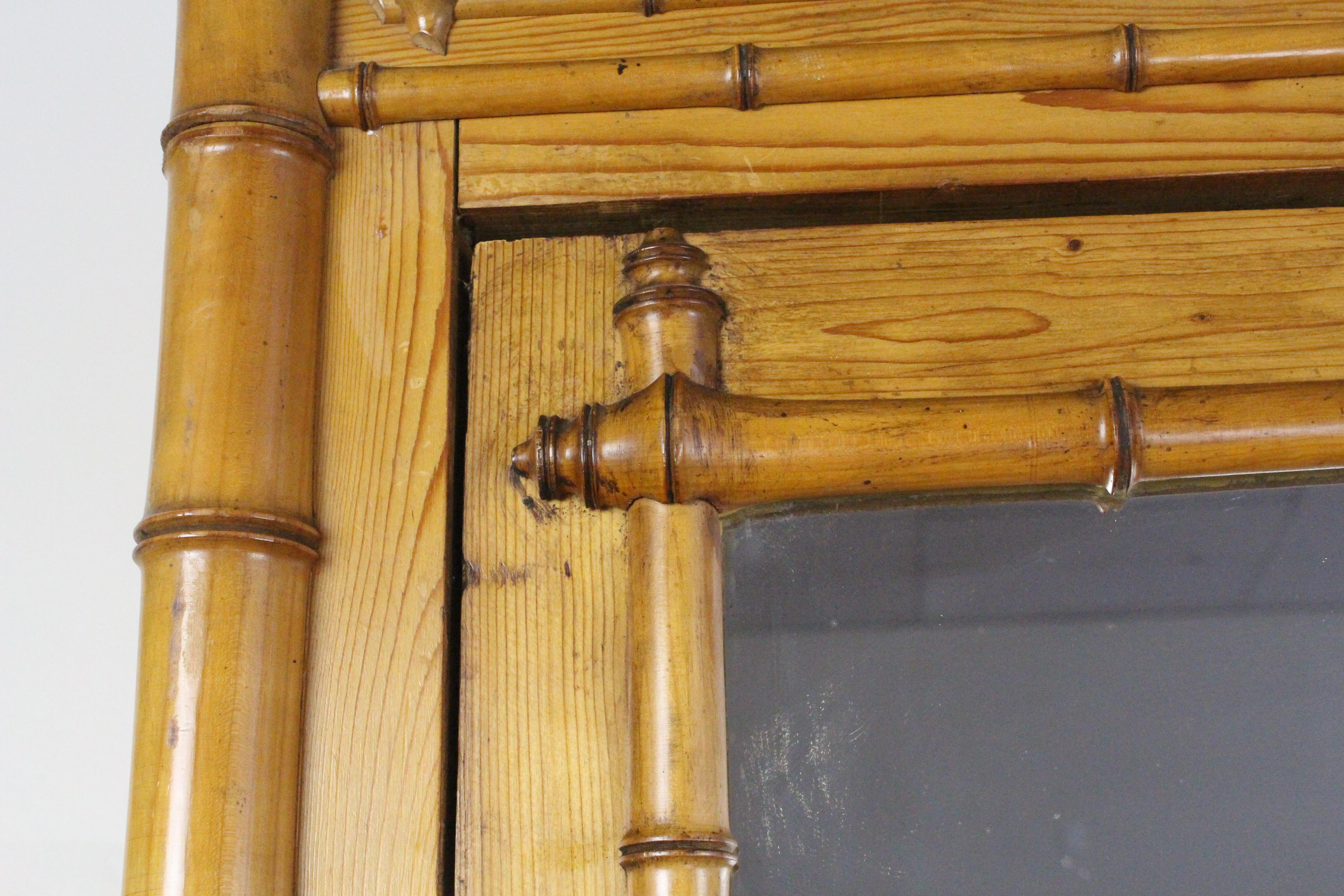 Anglais Armoire en faux bambou, porte à miroir