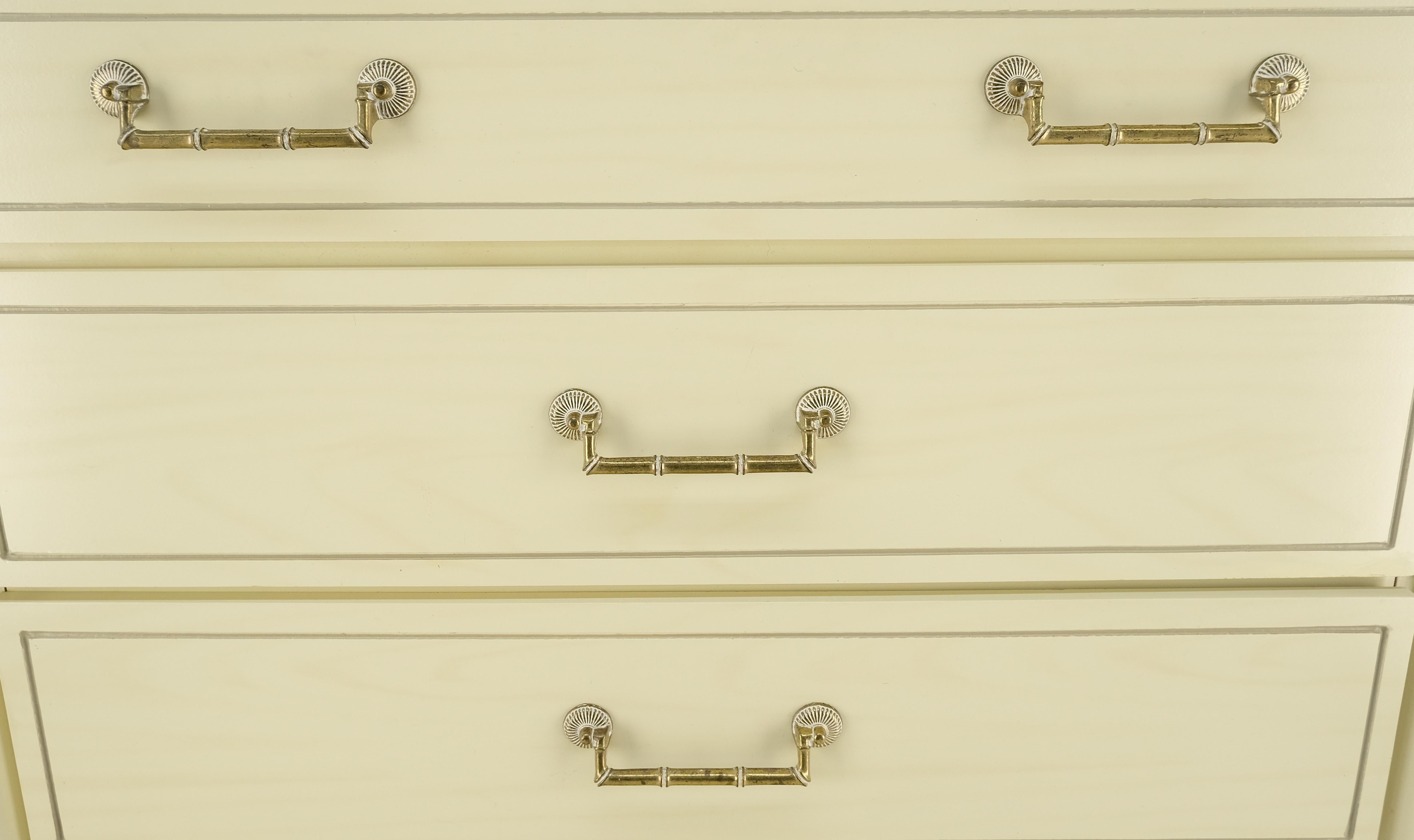 Mid-Century Modern Faux Bamboo Beige White Lacquer 4 Drawers Bachelor Chest Dresser MINT! For Sale
