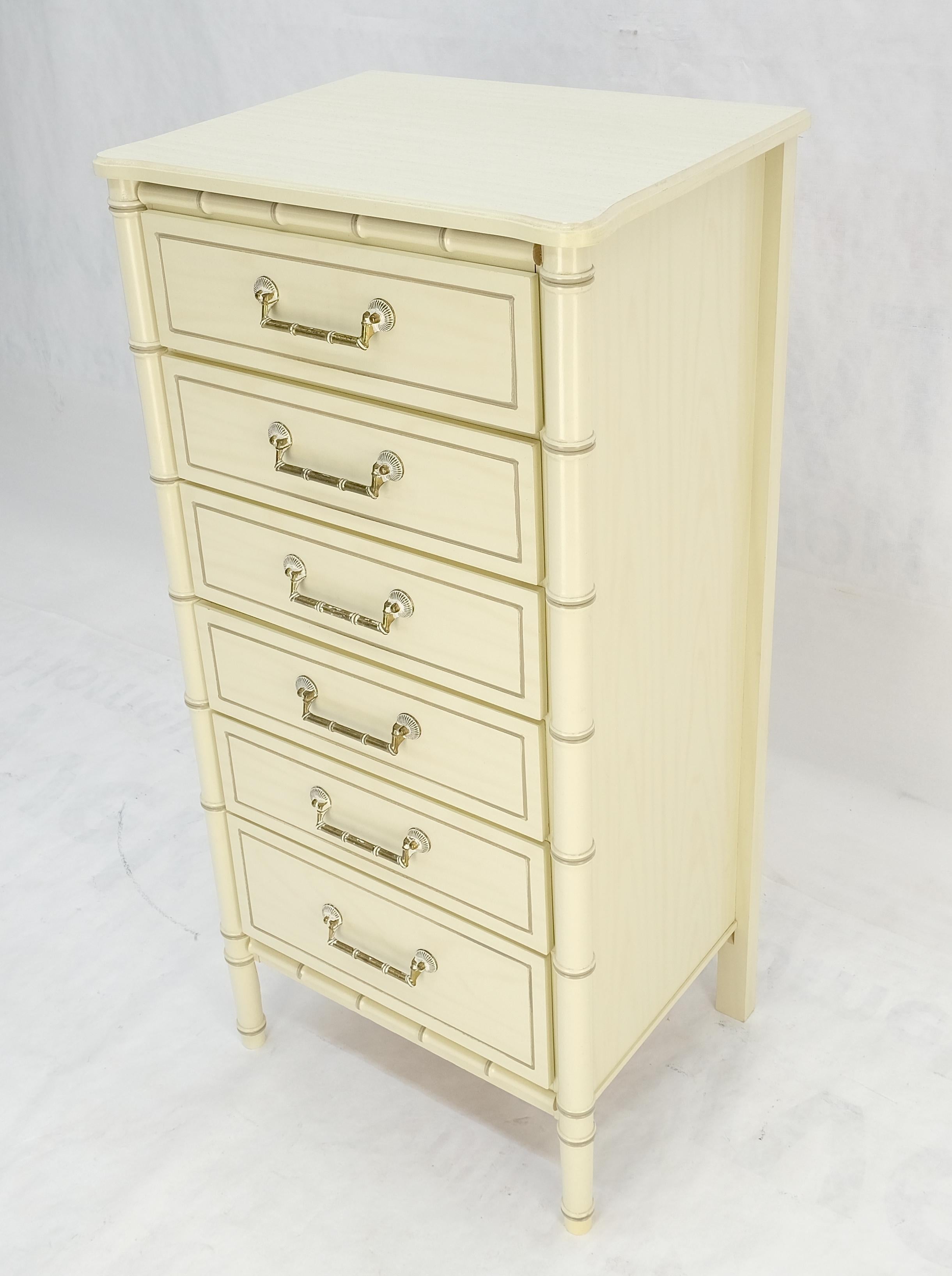Commode de lingerie MINT! de 48 pouces de haut à 6 tiroirs en faux bambou laqué beige et blanc en vente 3