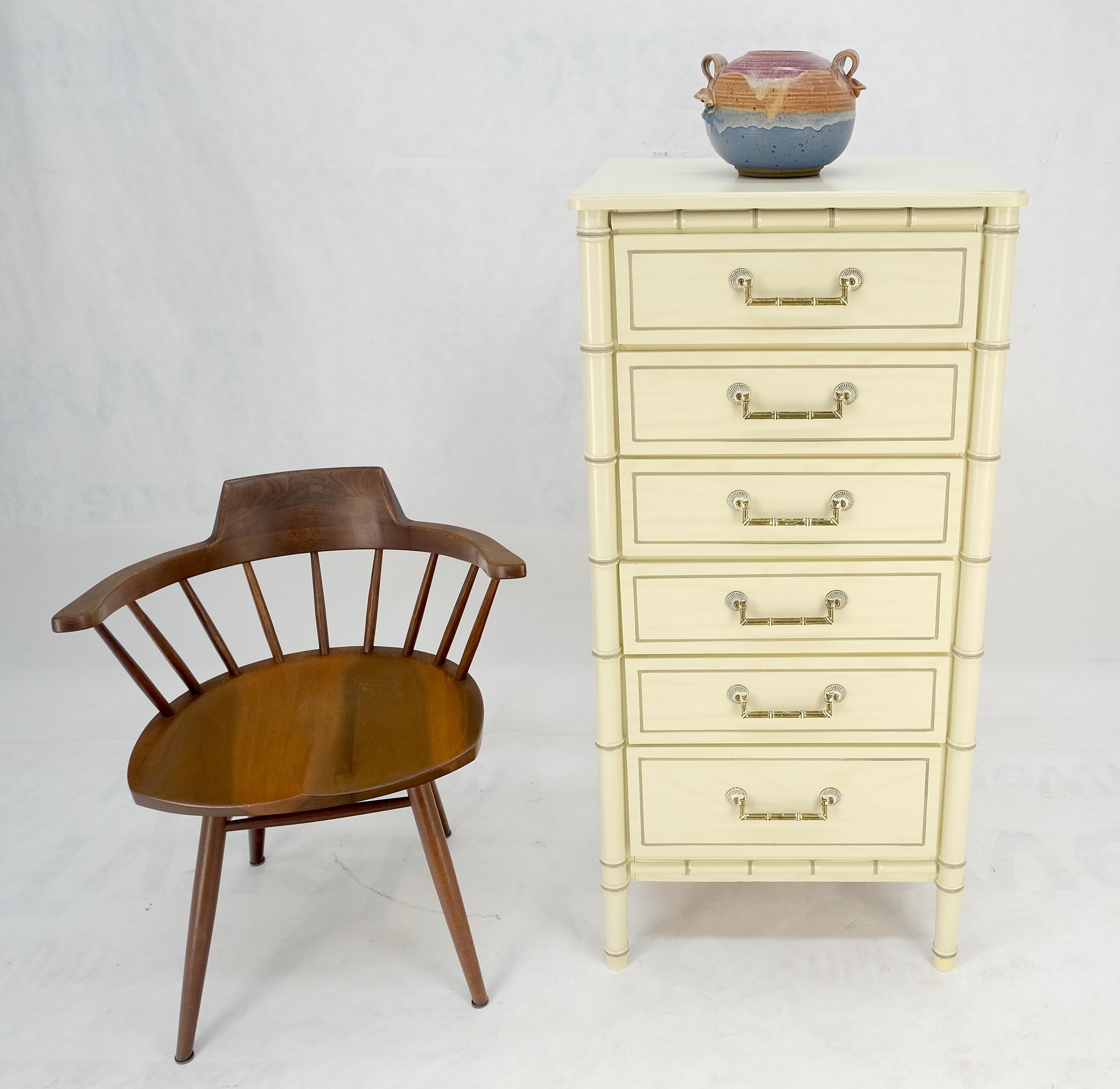Commode de lingerie MINT! de 48 pouces de haut à 6 tiroirs en faux bambou laqué beige et blanc en vente 5