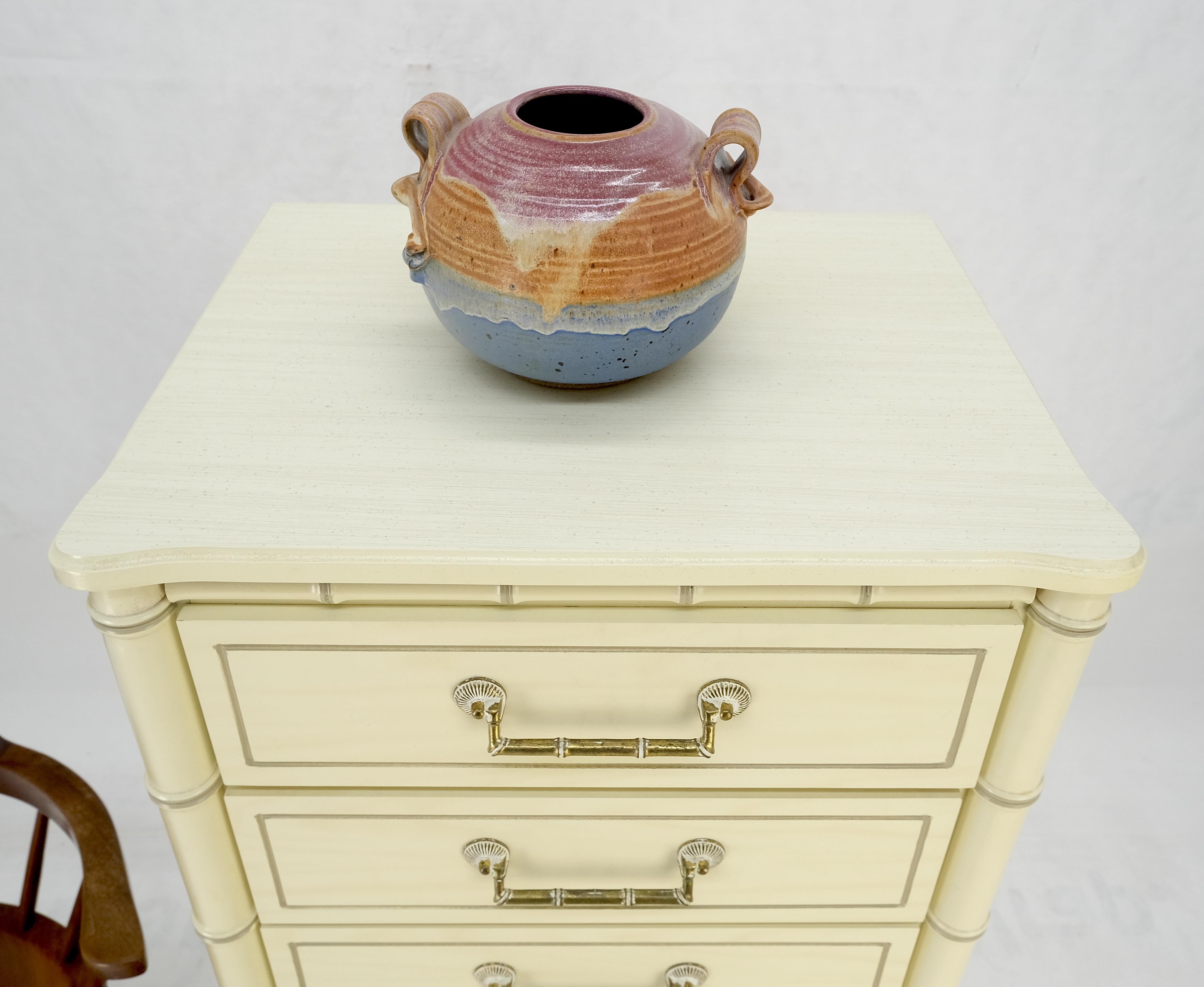 Commode de lingerie MINT! de 48 pouces de haut à 6 tiroirs en faux bambou laqué beige et blanc en vente 6