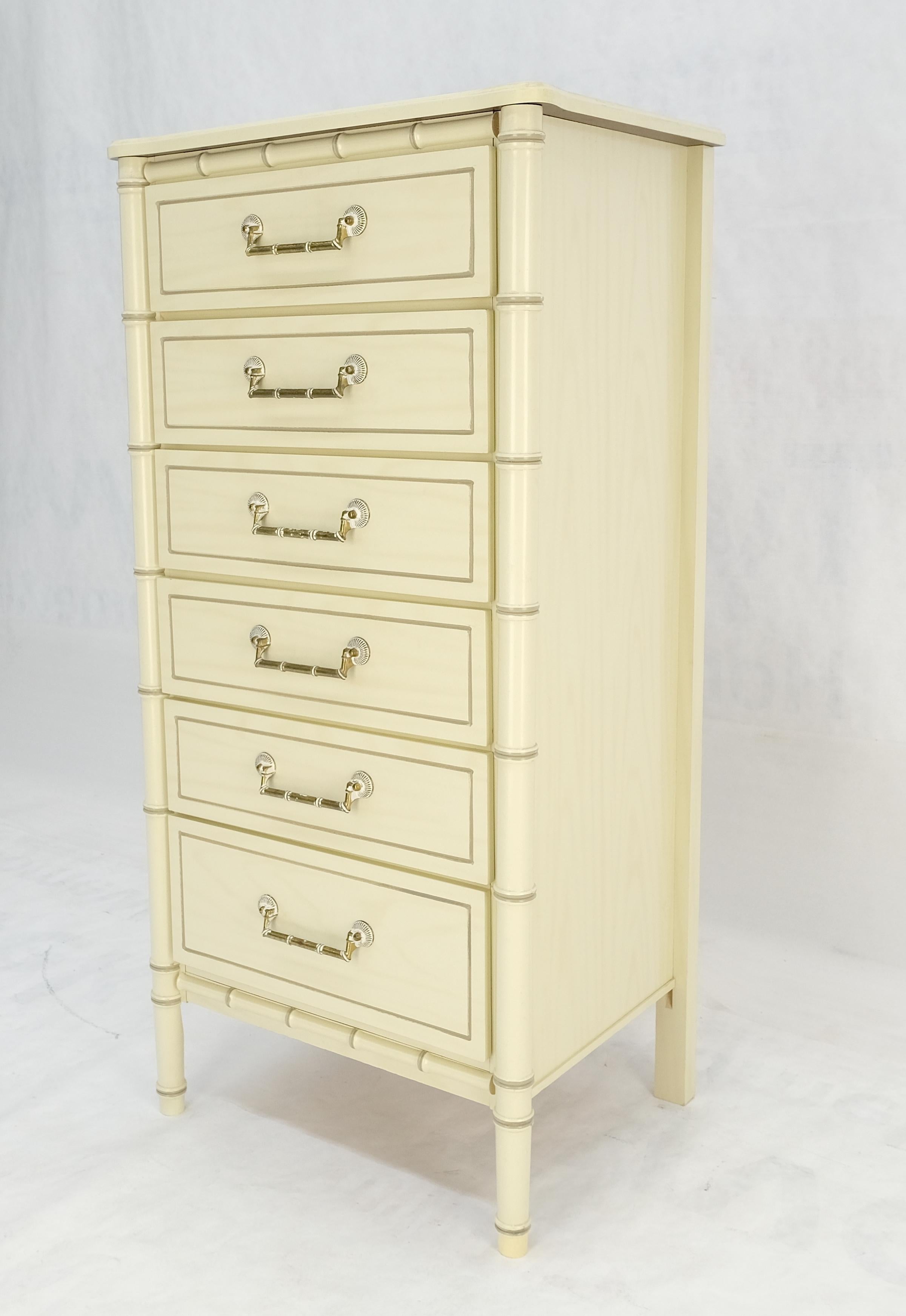 Commode de lingerie MINT! de 48 pouces de haut à 6 tiroirs en faux bambou laqué beige et blanc en vente 2