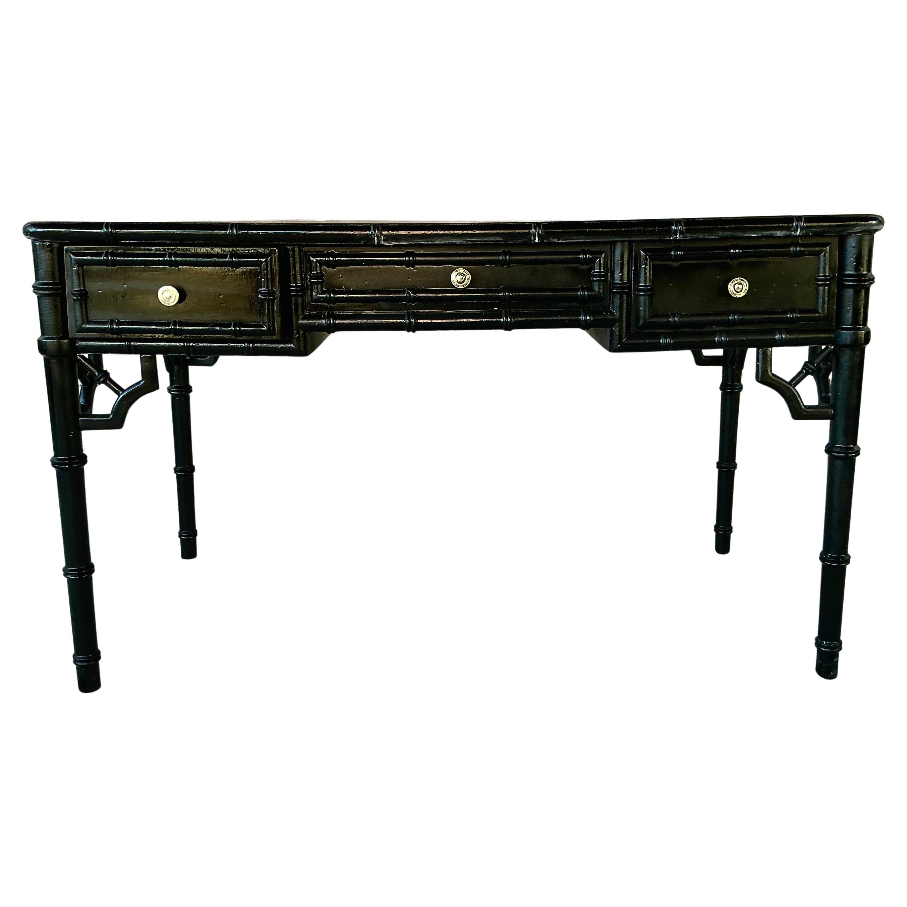 Cineserie Scrivania in finto bambù laccato nero, stile James Mont in vendita