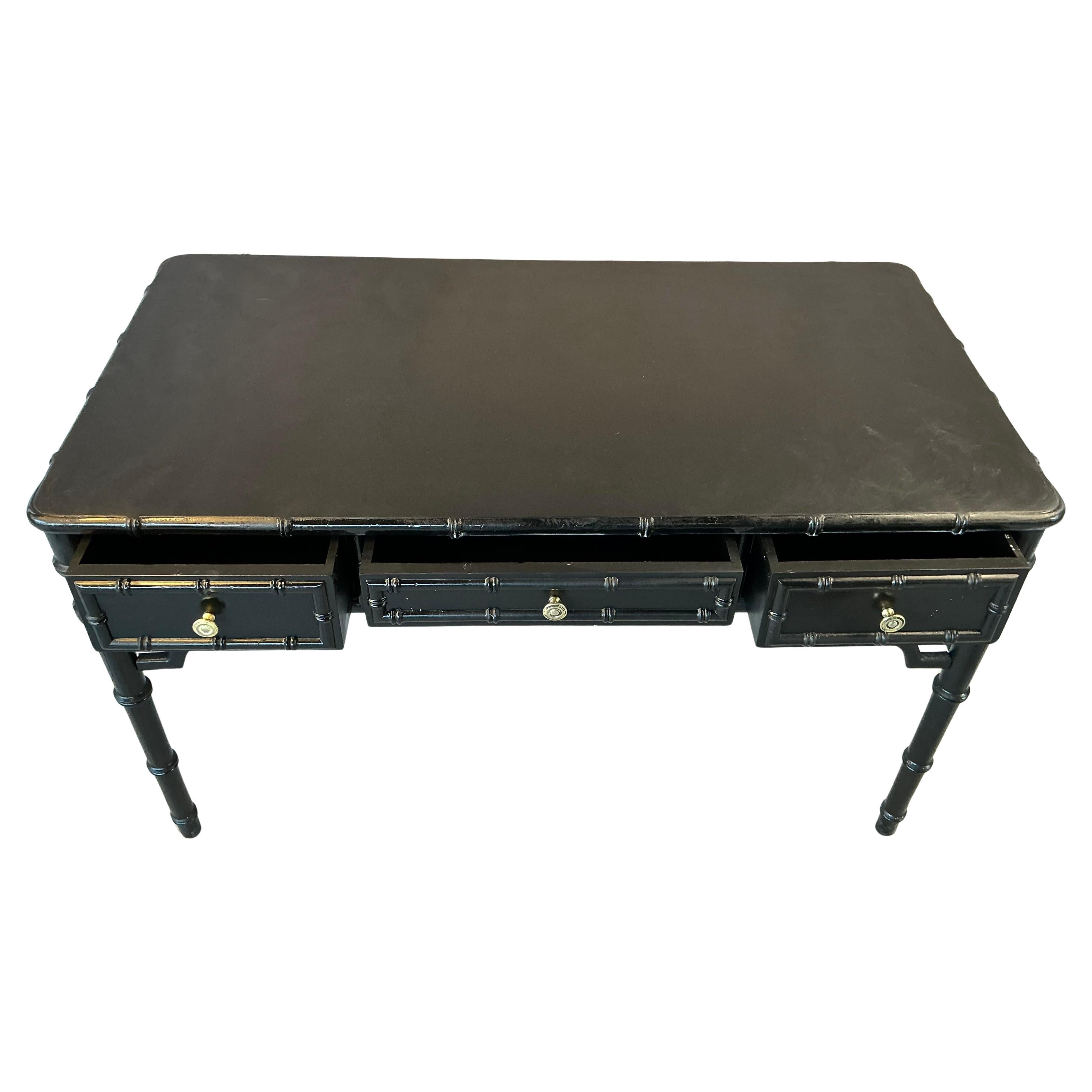 Americano Scrivania in finto bambù laccato nero, stile James Mont in vendita