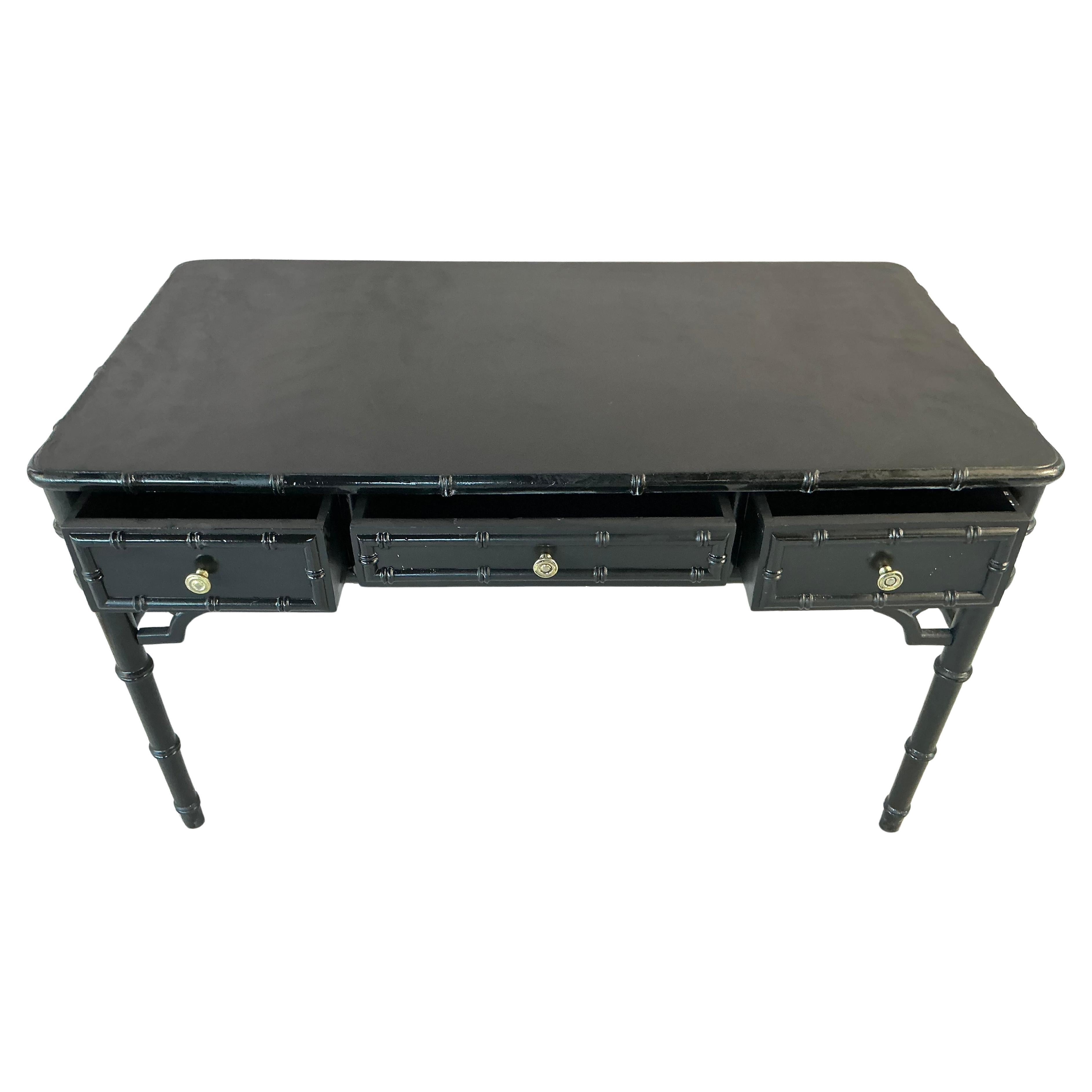 Dipinto Scrivania in finto bambù laccato nero, stile James Mont in vendita