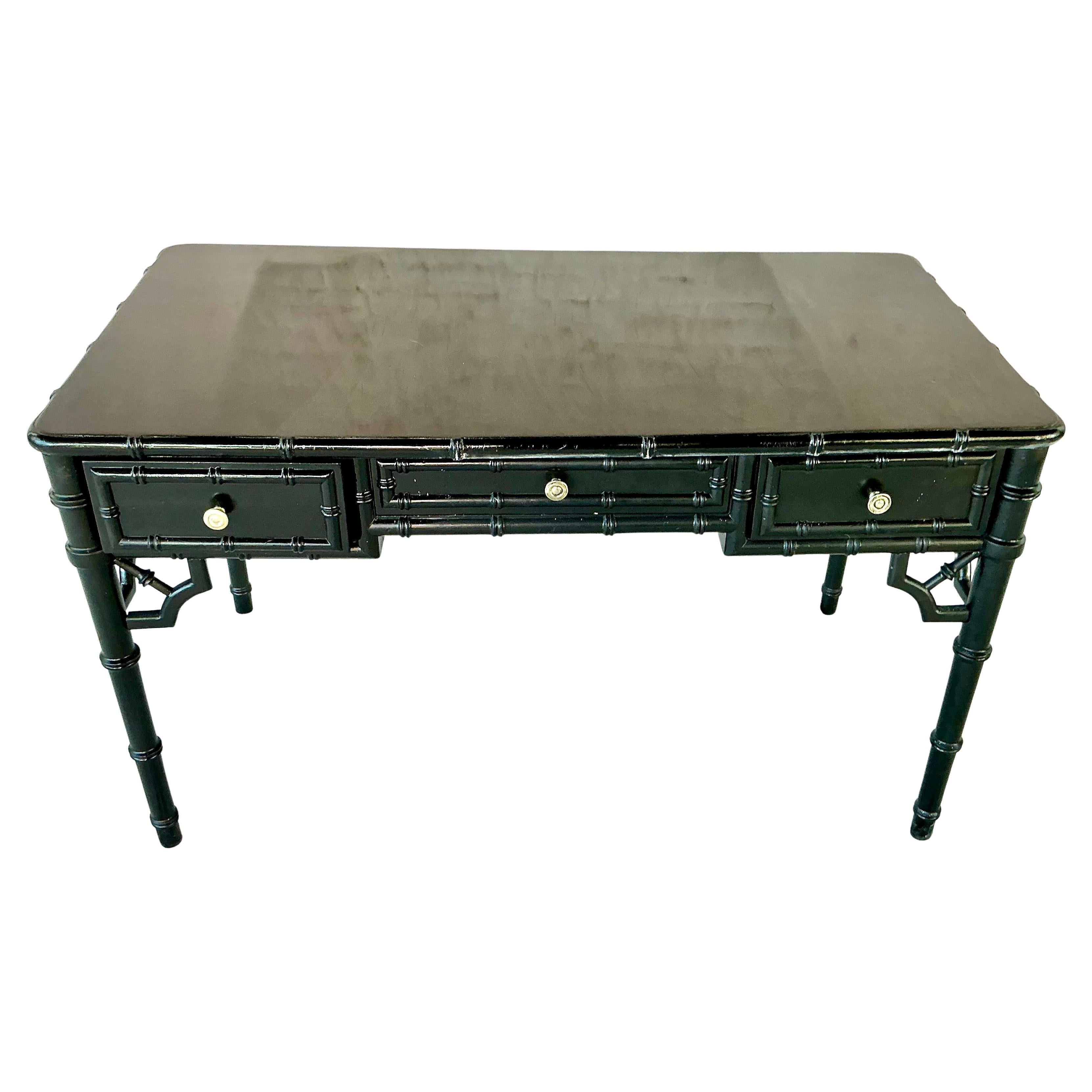 Scrivania in finto bambù laccato nero, stile James Mont In condizioni buone in vendita a Bradenton, FL