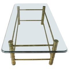 Table basse rectangulaire en faux bambou, laiton et verre