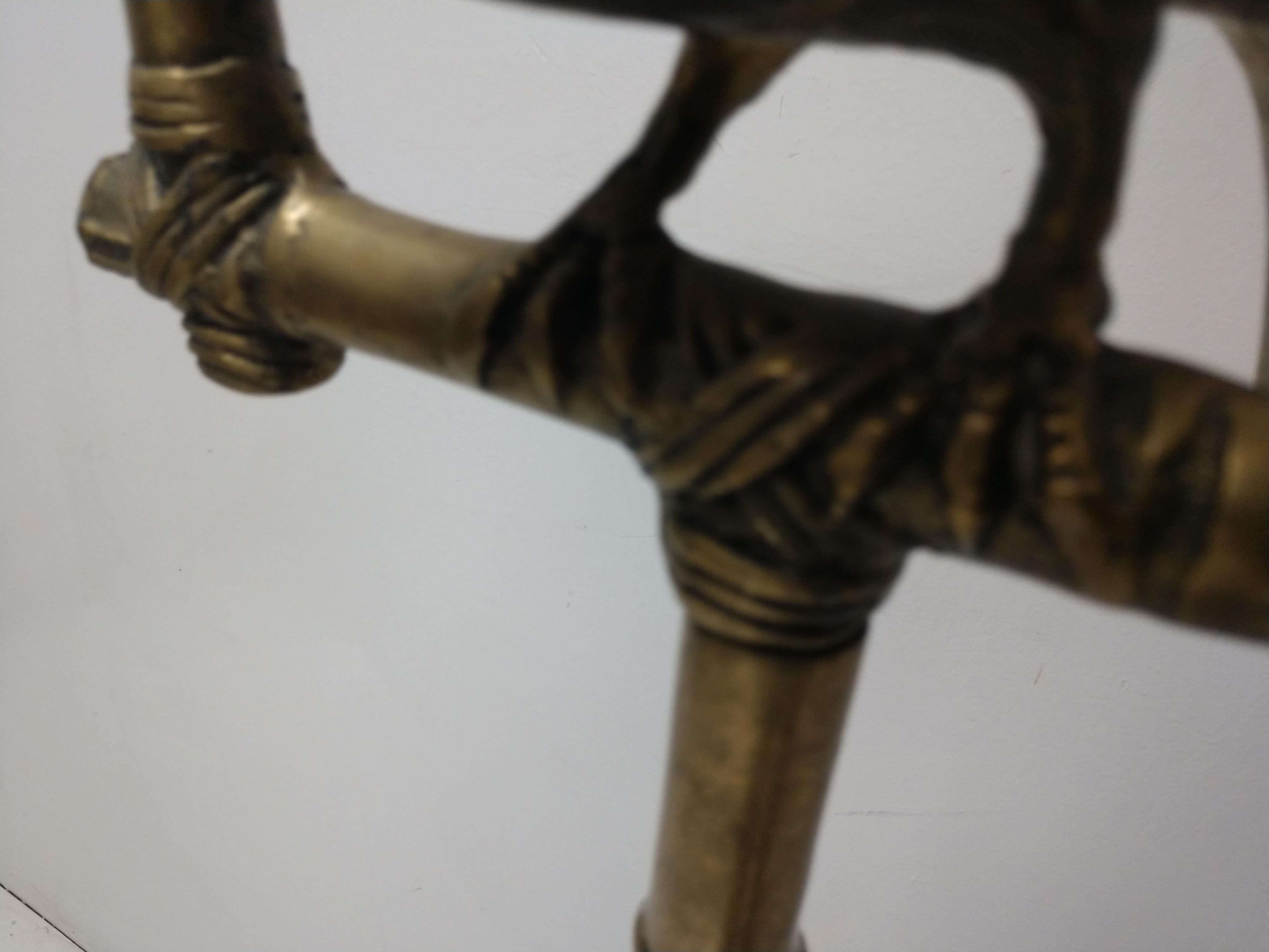 Mid Century Faux Bamboo Brass Stehleuchte von Frederic Cooper mit gegossenem Messingvogel im Zustand „Gut“ im Angebot in Port Jervis, NY