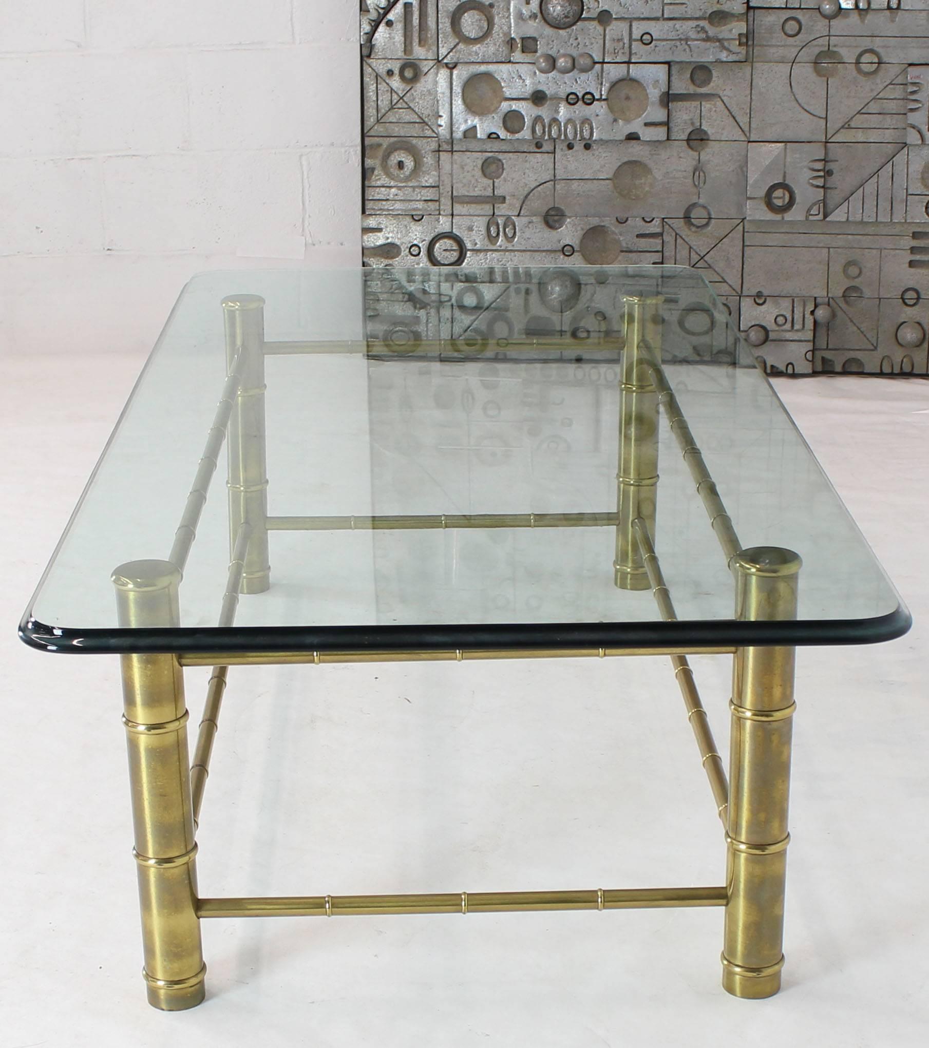 Table basse rectangulaire en laiton et verre imitation bambou en vente 1