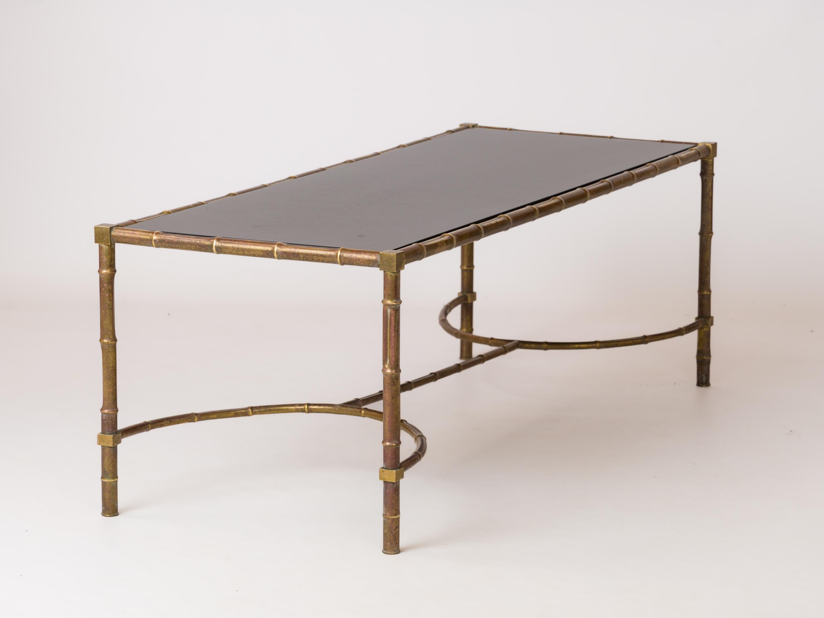 Français Table basse en faux bambou avec plateau en laiton et Wood Wood laqué - France 1960's en vente