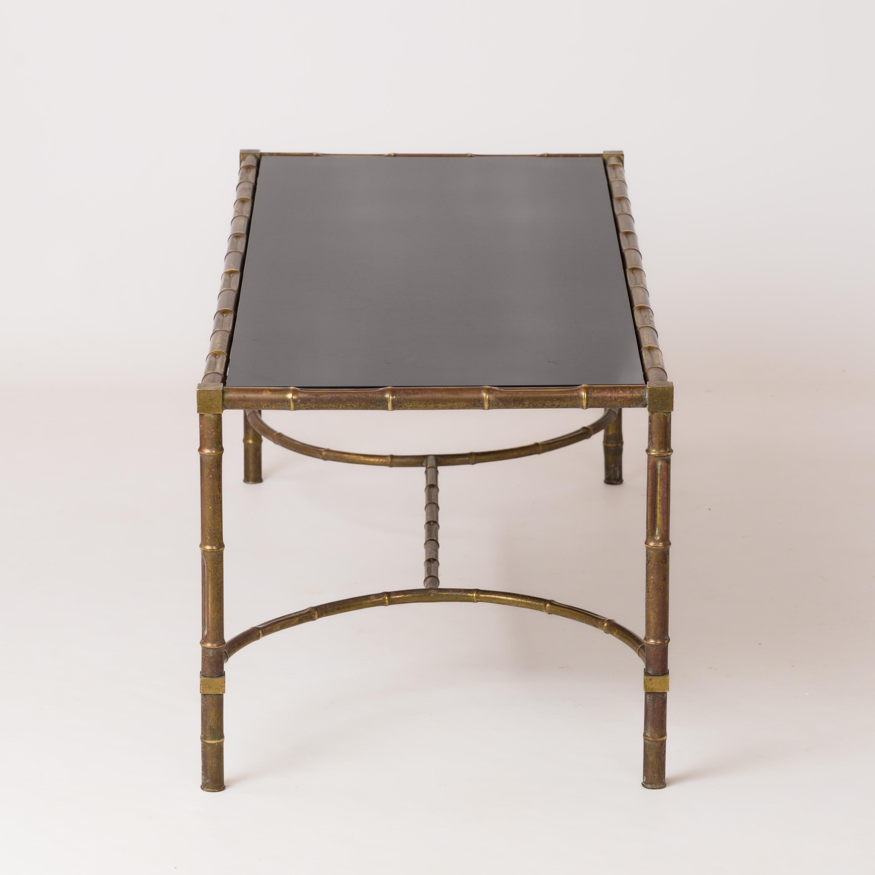 Laqué Table basse en faux bambou avec plateau en laiton et Wood Wood laqué - France 1960's en vente
