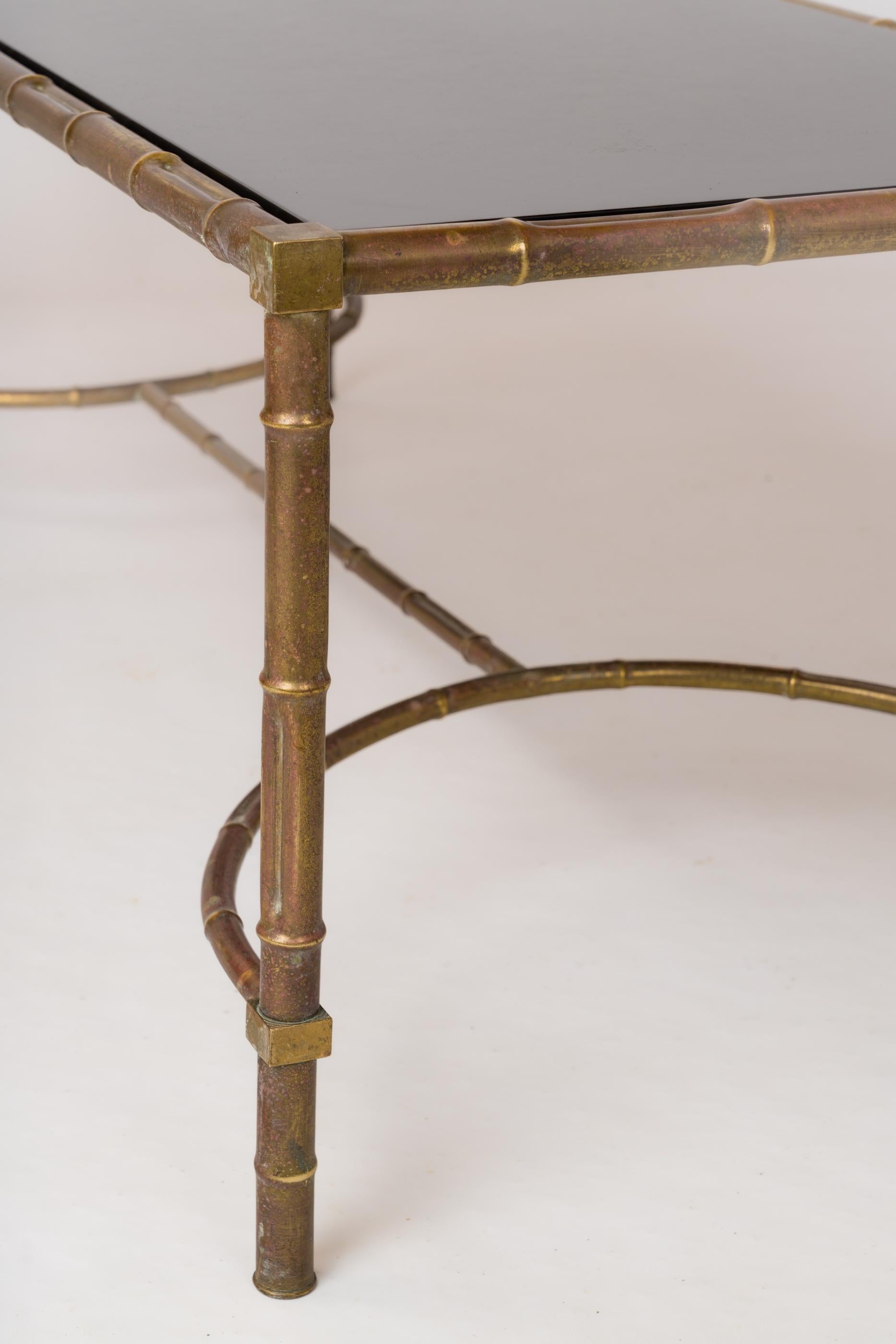 Table basse en faux bambou avec plateau en laiton et Wood Wood laqué - France 1960's Bon état - En vente à New York, NY