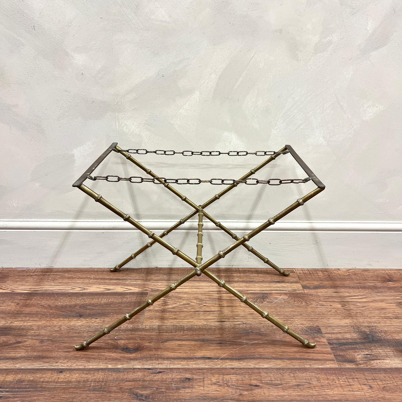 Faux Bamboo, collapsable brass Luggage Stand/Tray Base.

French , circa 1920.

H: 43cm
W: 60cm
D: 42.5cm
THIS ITEM IS P0STABLE WORLDWIDE 
Please message if any further info or photos are required 

We are happy to work with you with your choice of