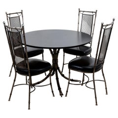 Table de petit déjeuner en faux bambou avec quatre chaises par Daniel Jones NYC