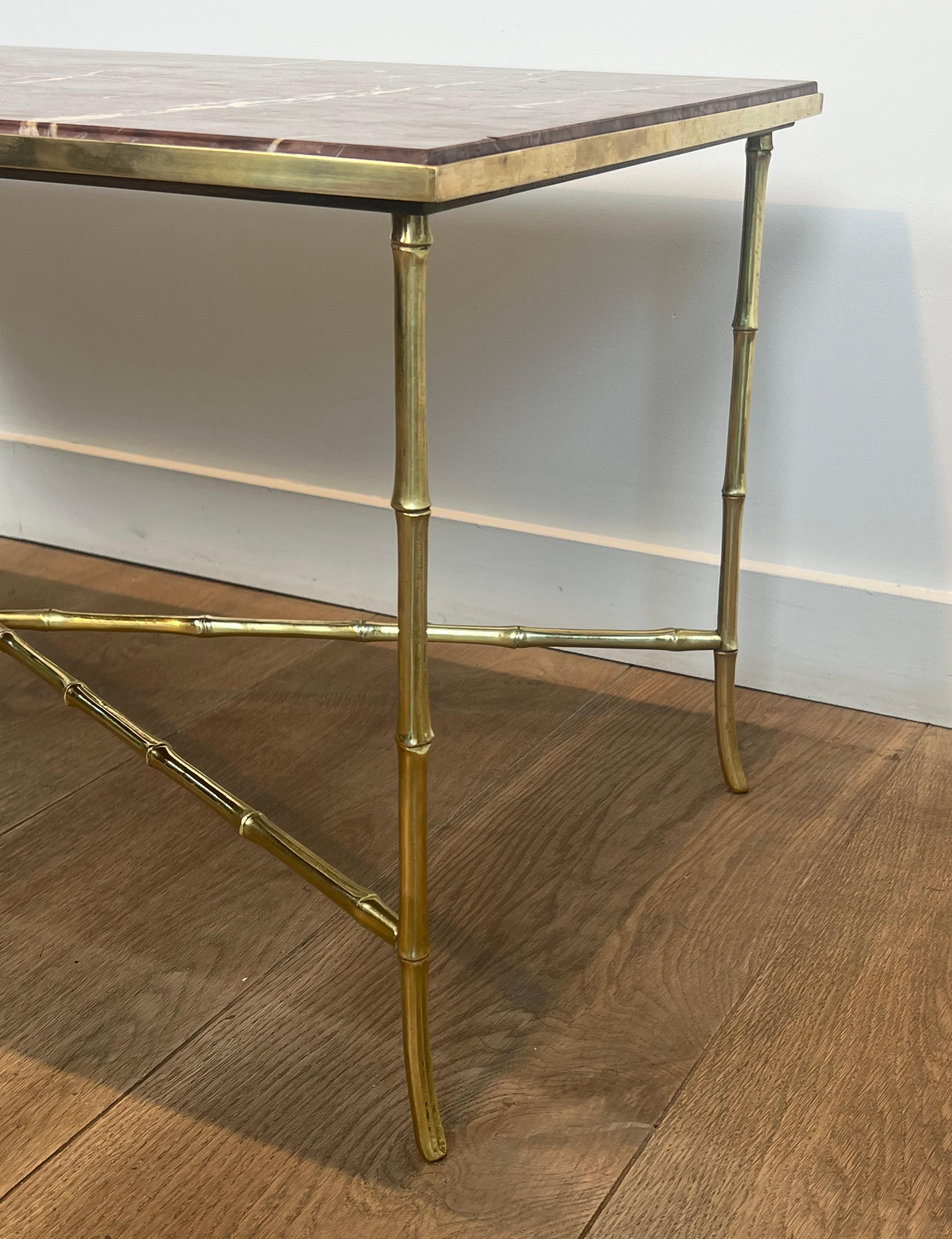 Mesa de centro de falso bambú bronce con tapa de mármol rojo by Maison Bagués en venta 4