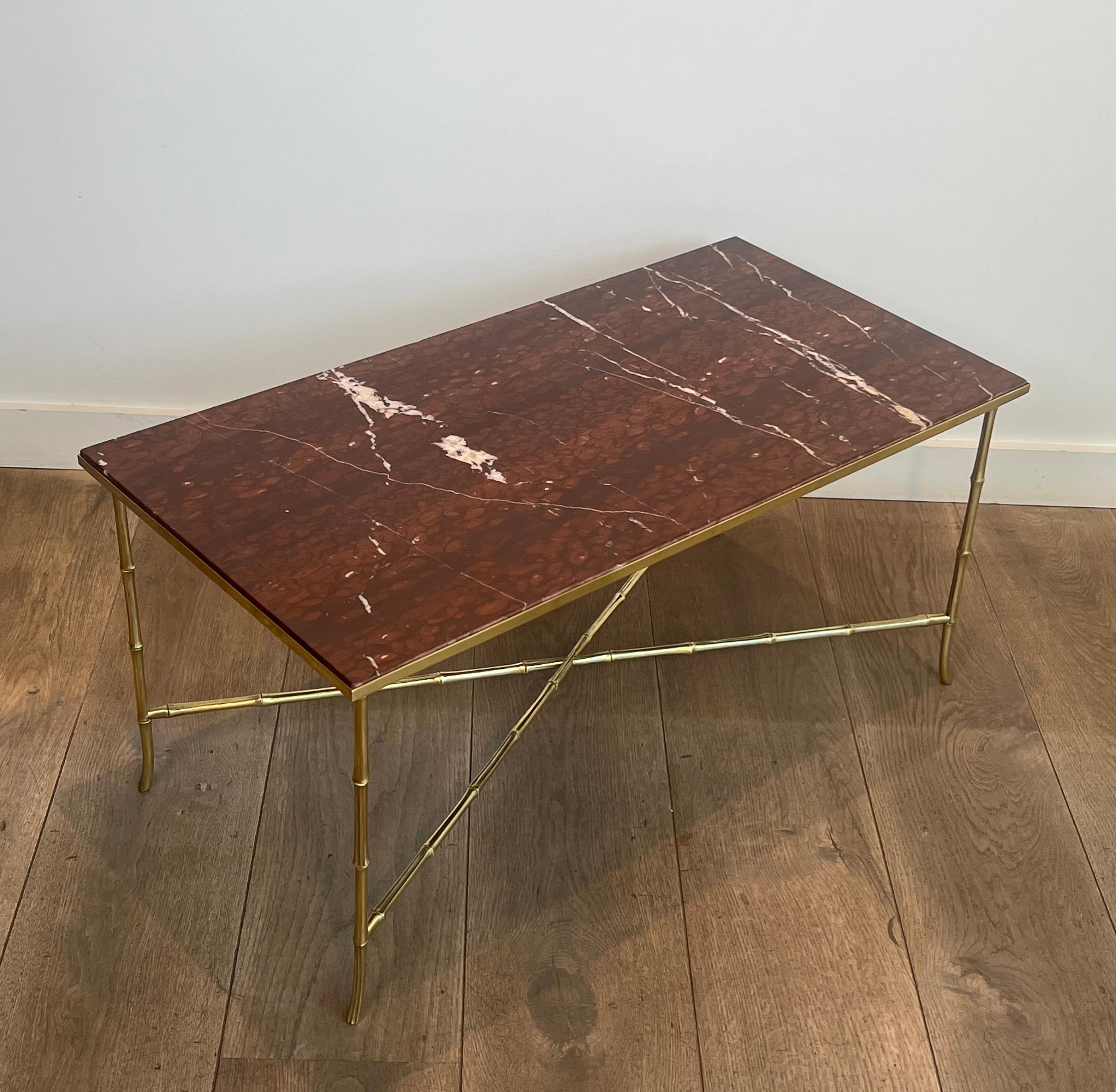 Mesa de centro de falso bambú bronce con tapa de mármol rojo by Maison Bagués en venta 6