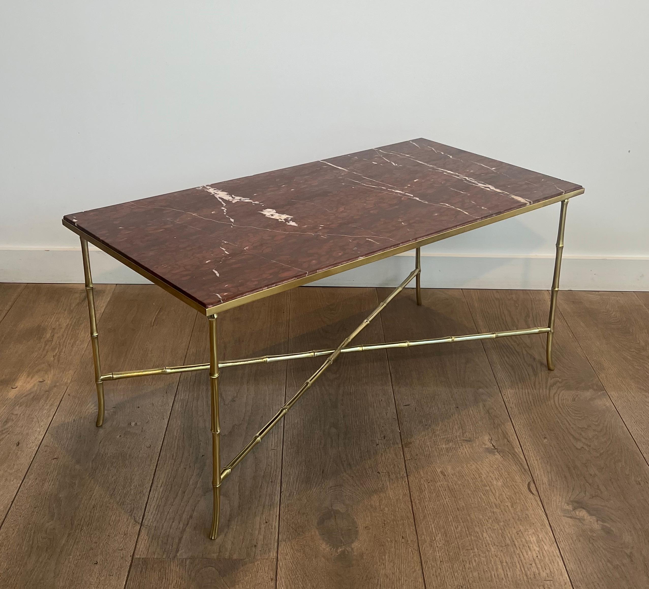 Mesa de centro de falso bambú bronce con tapa de mármol rojo by Maison Bagués Neoclásico en venta
