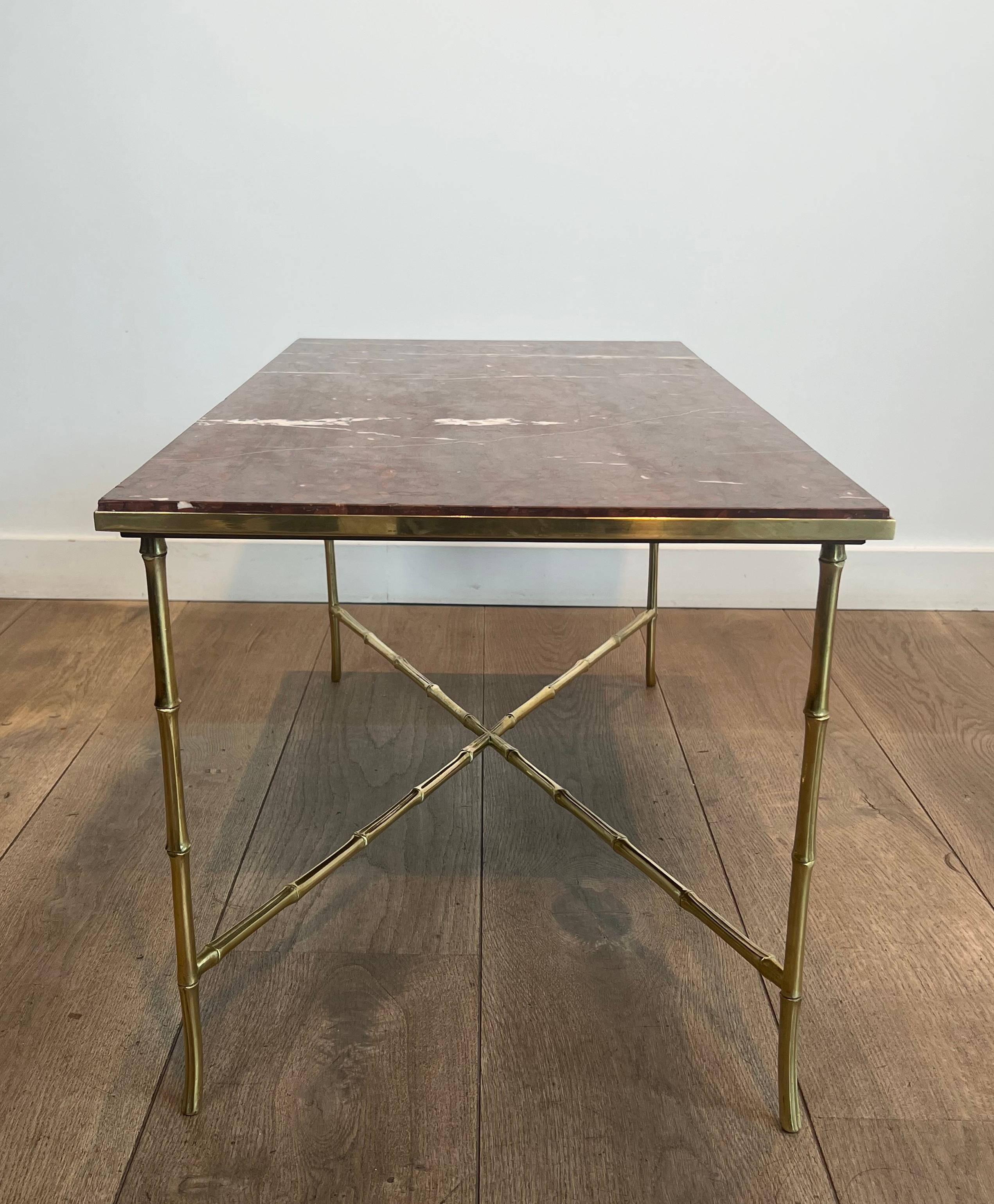 Mesa de centro de falso bambú bronce con tapa de mármol rojo by Maison Bagués en Bueno estado para la venta en Marcq-en-Barœul, Hauts-de-France