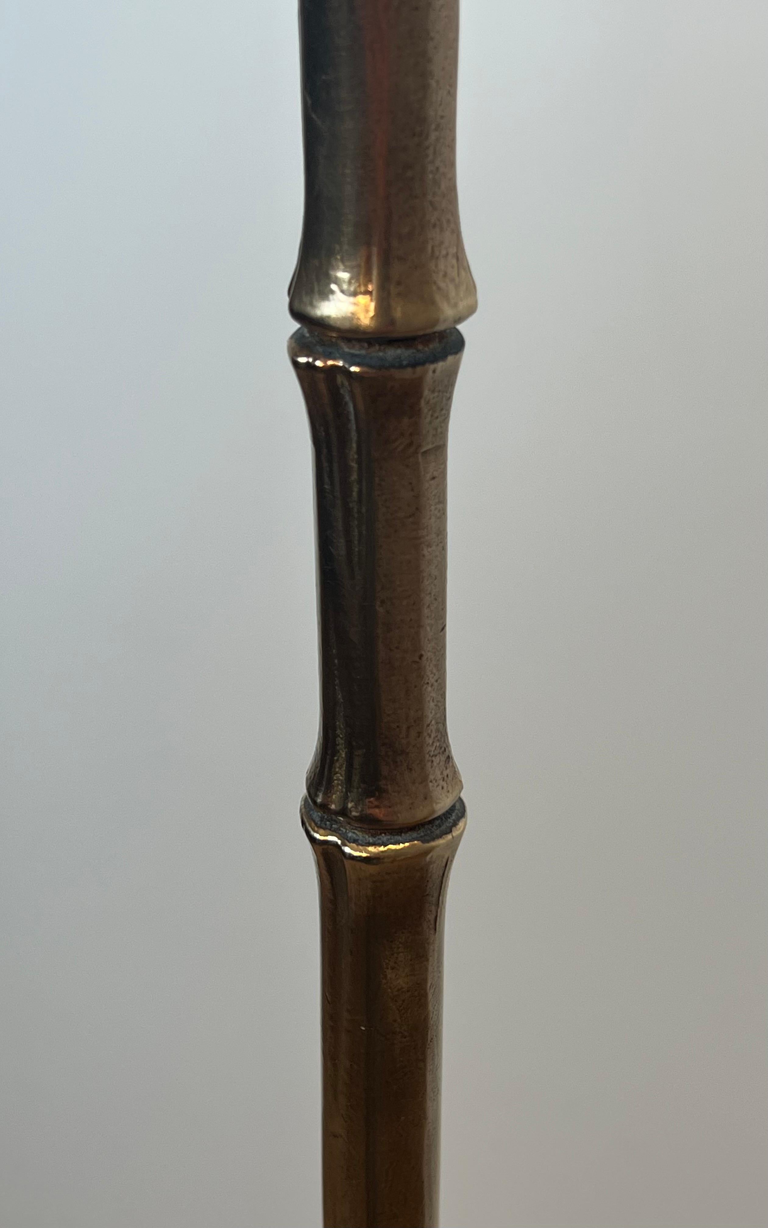 Lámpara de pie de imitación de bambú bronce de Maison Bagués mediados del siglo XX en venta