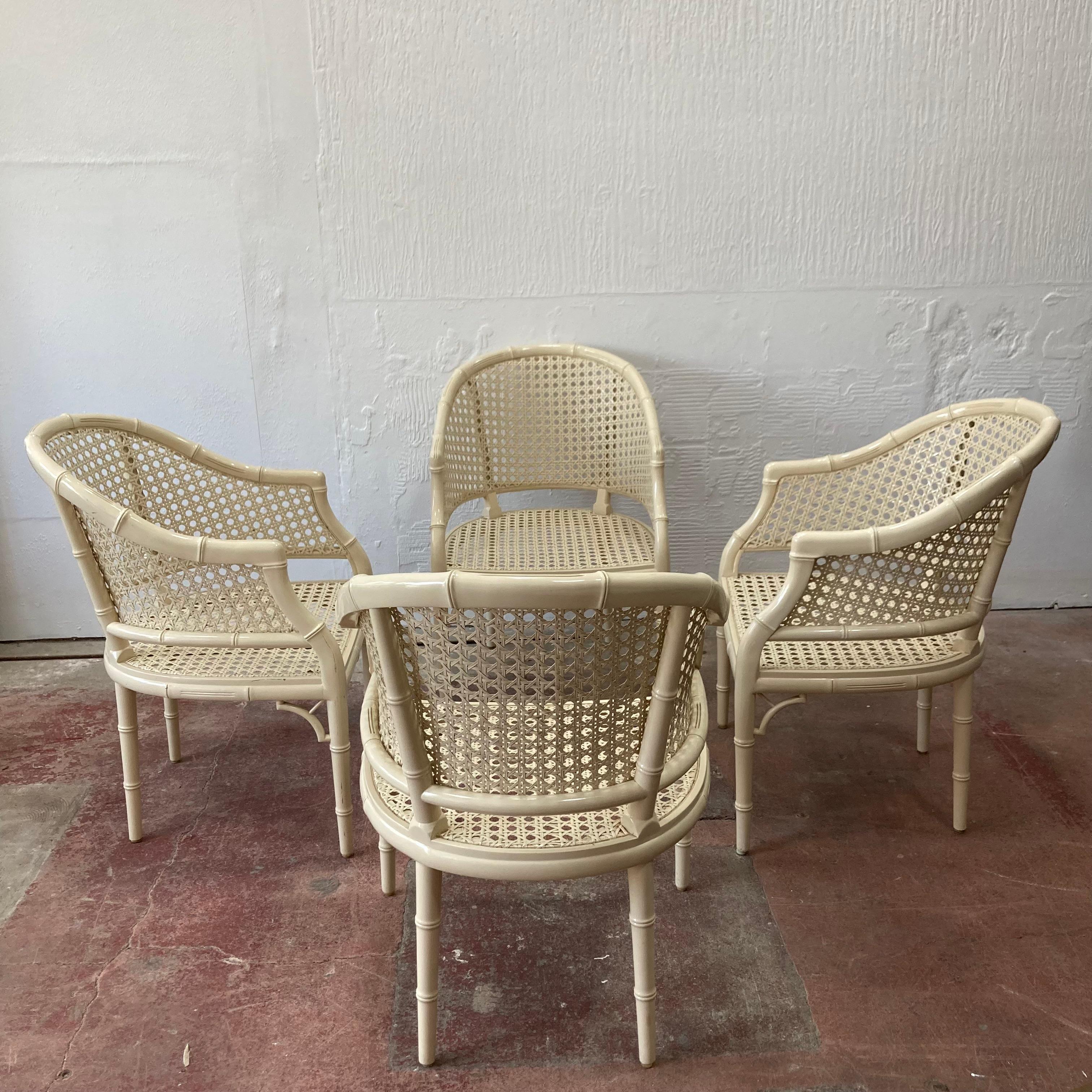 Laqué Chaises de salle à manger en faux bambou Hollywood Regency en vente