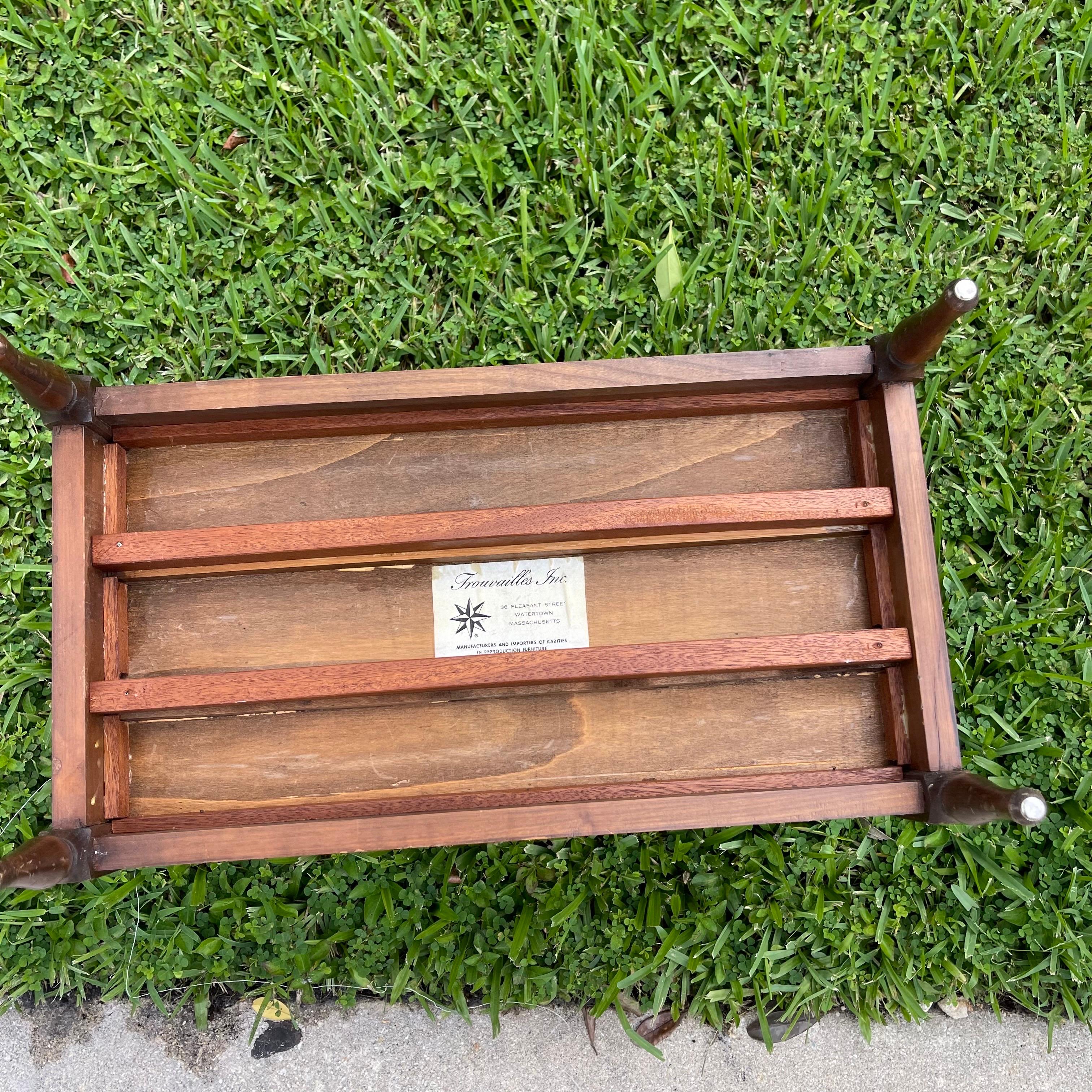 Portariviste in legno stile Canterbury in finto bambù di Trouvailles Furniture in vendita 7