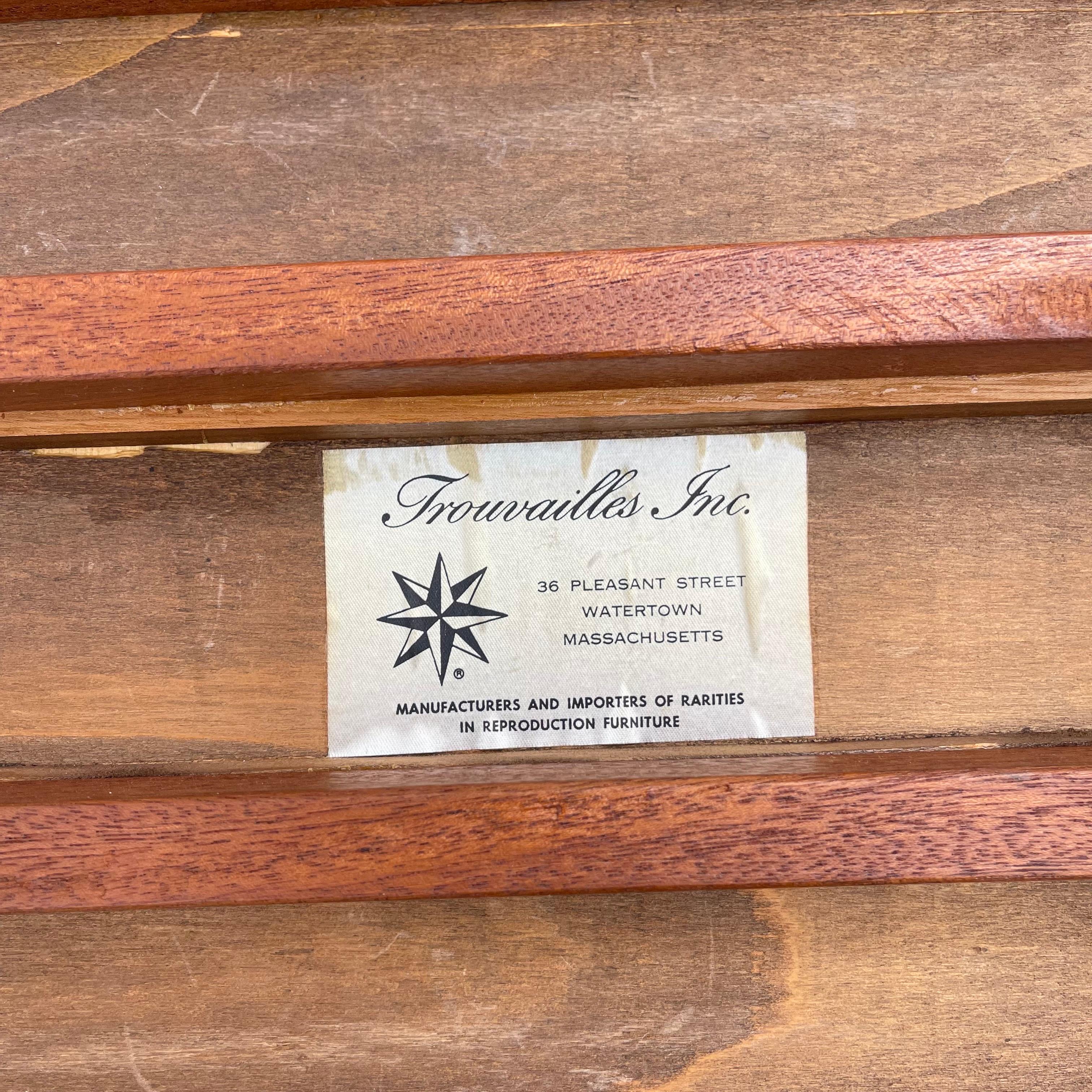 Portariviste in legno stile Canterbury in finto bambù di Trouvailles Furniture in vendita 8