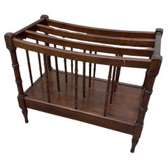 Revistero de madera estilo Canterbury de bambú sintético by Trouvailles Furniture