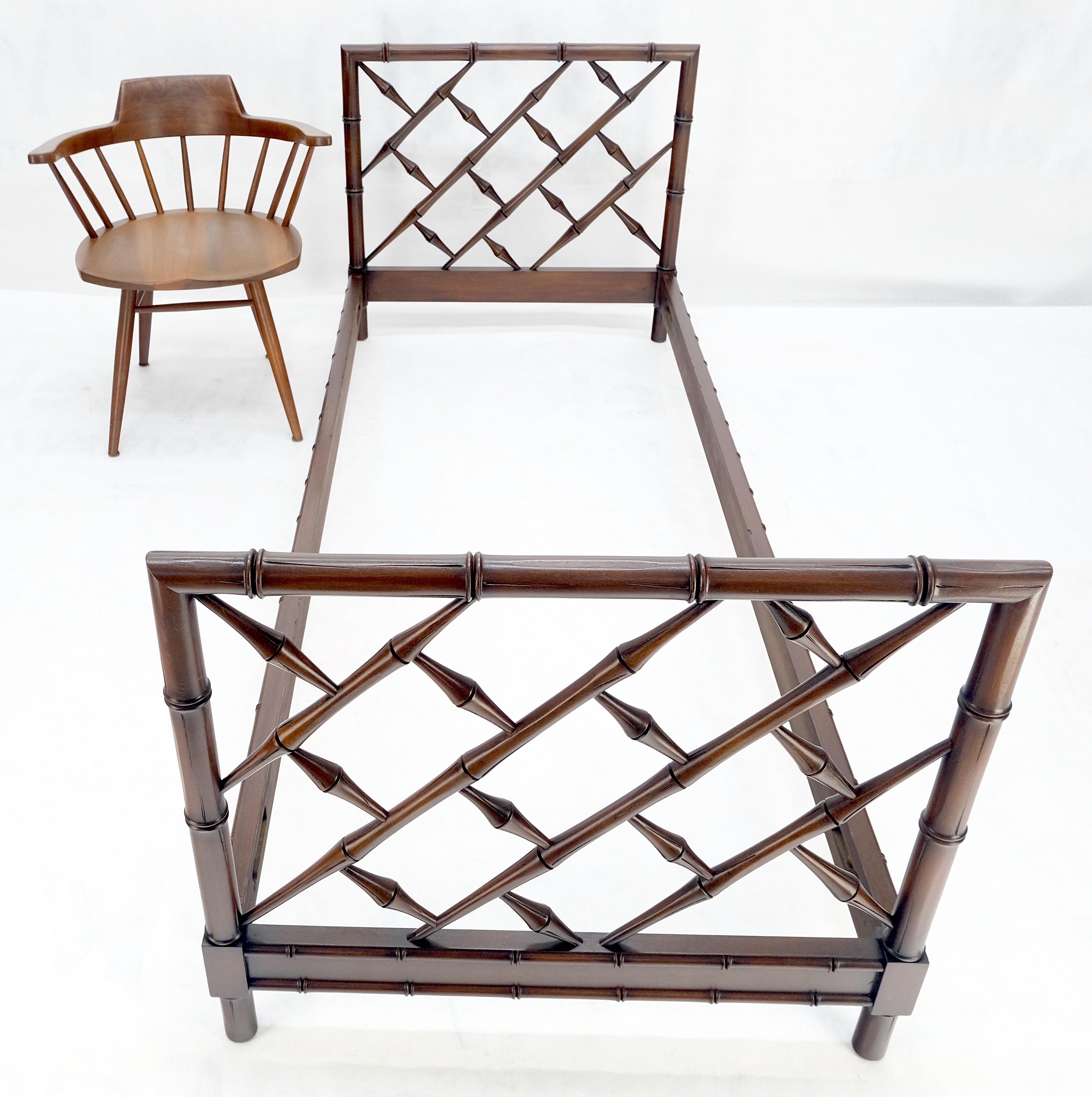 Faux Bambou Carved Wood Rails Decorative Daybed Sofa Bench Frame MINT ! en vente 4