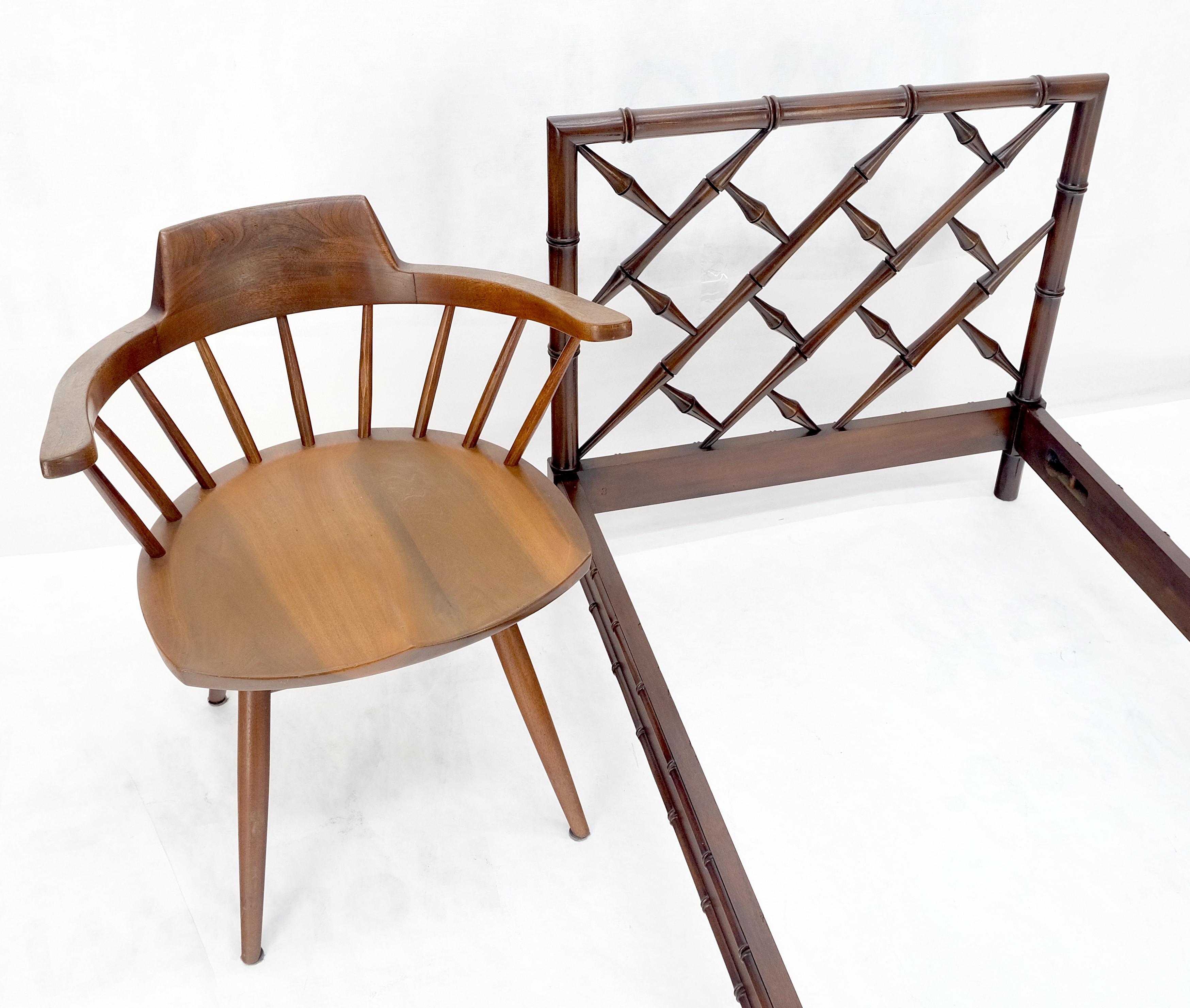 Mid-Century Modern Faux Bambou Carved Wood Rails Decorative Daybed Sofa Bench Frame MINT ! en vente