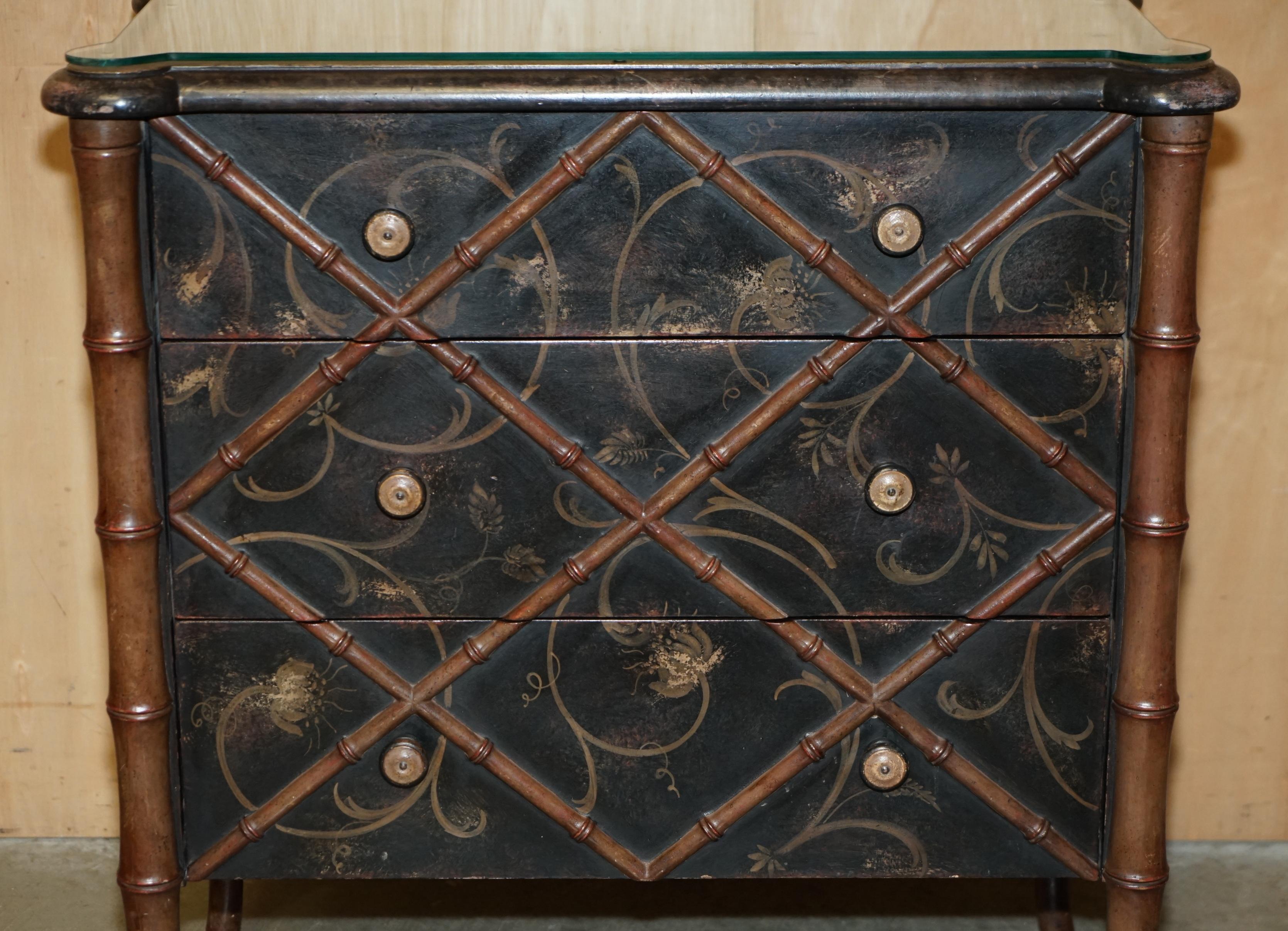 Fait main COFFRE DE TIRETTES EN FAUX BAMBOU CARVÉ EN BOIS PORTE ITALIA FIESOLE en vente