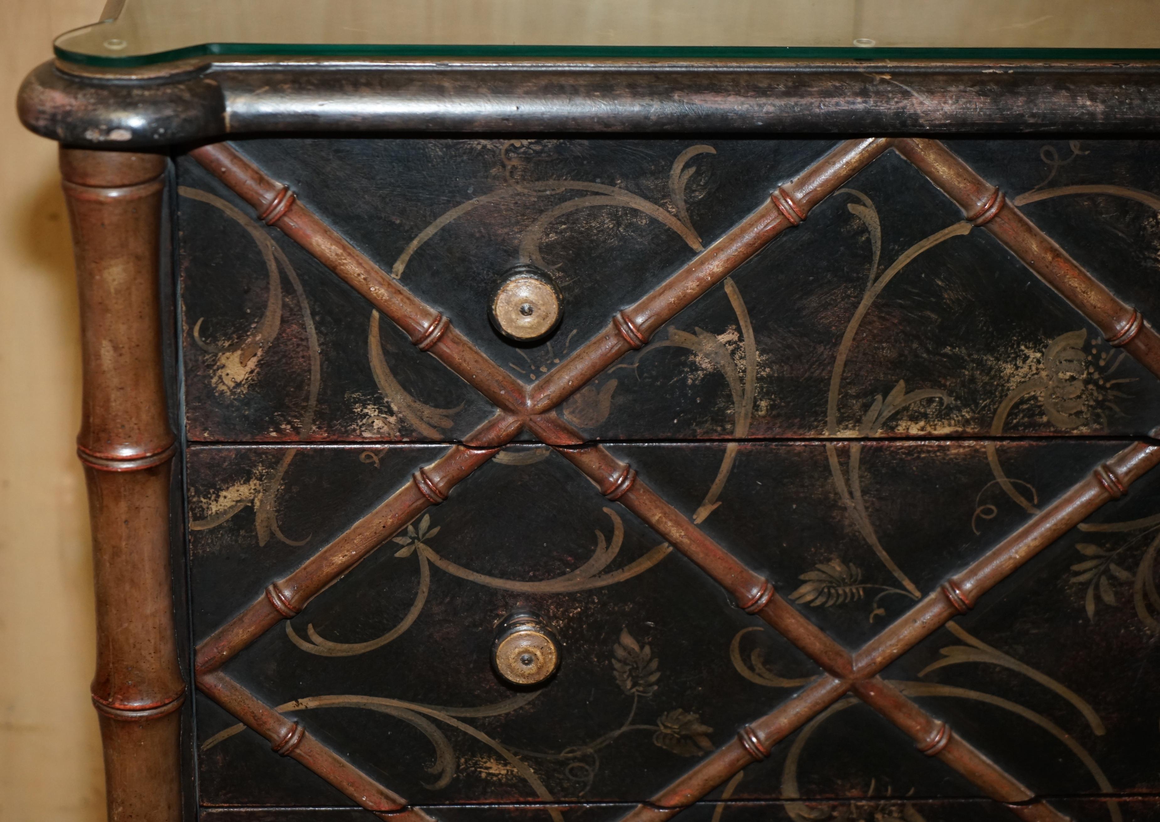 20ième siècle COFFRE DE TIRETTES EN FAUX BAMBOU CARVÉ EN BOIS PORTE ITALIA FIESOLE en vente