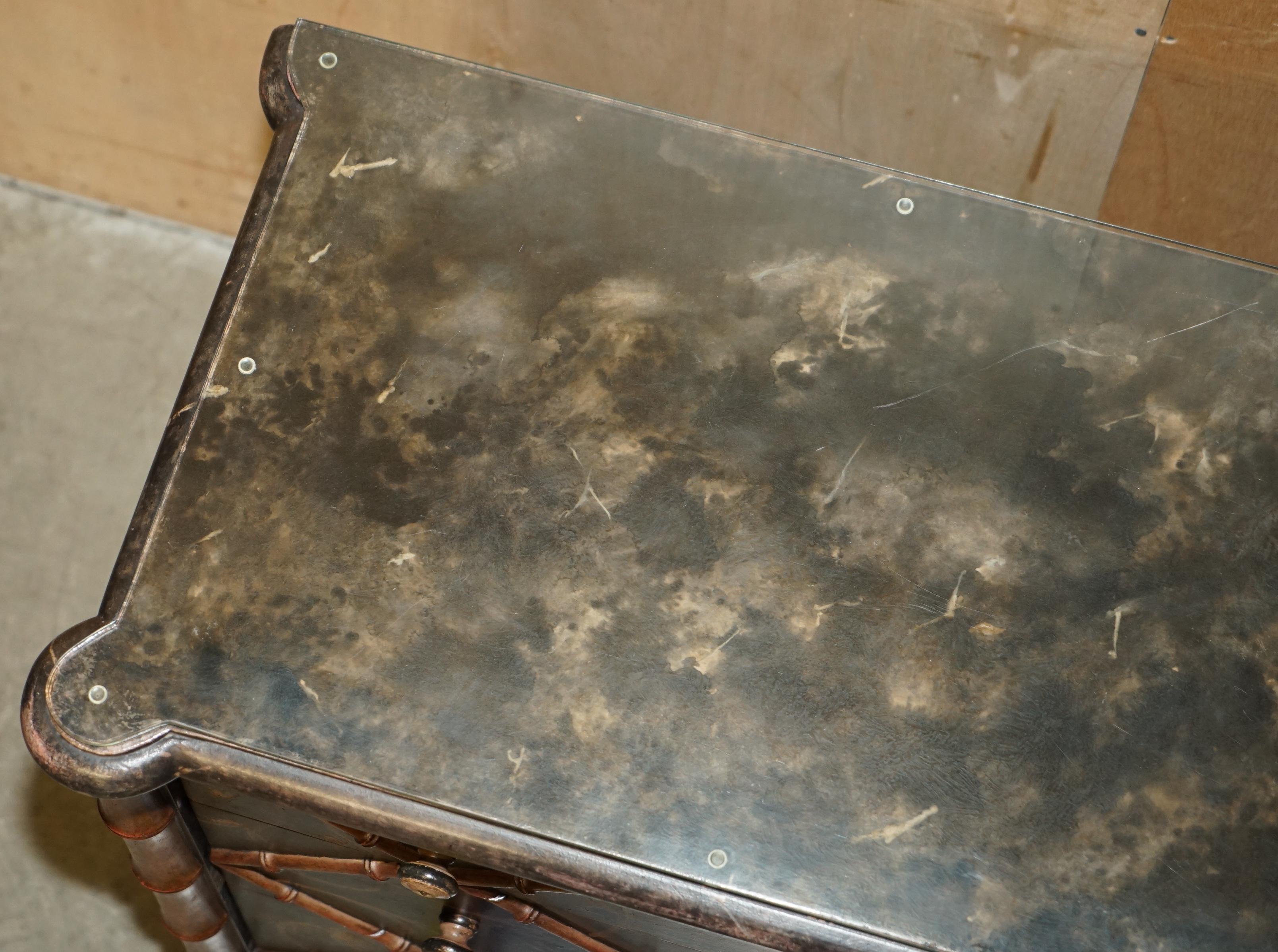 COFFRE DE TIRETTES EN FAUX BAMBOU CARVÉ EN BOIS PORTE ITALIA FIESOLE en vente 1