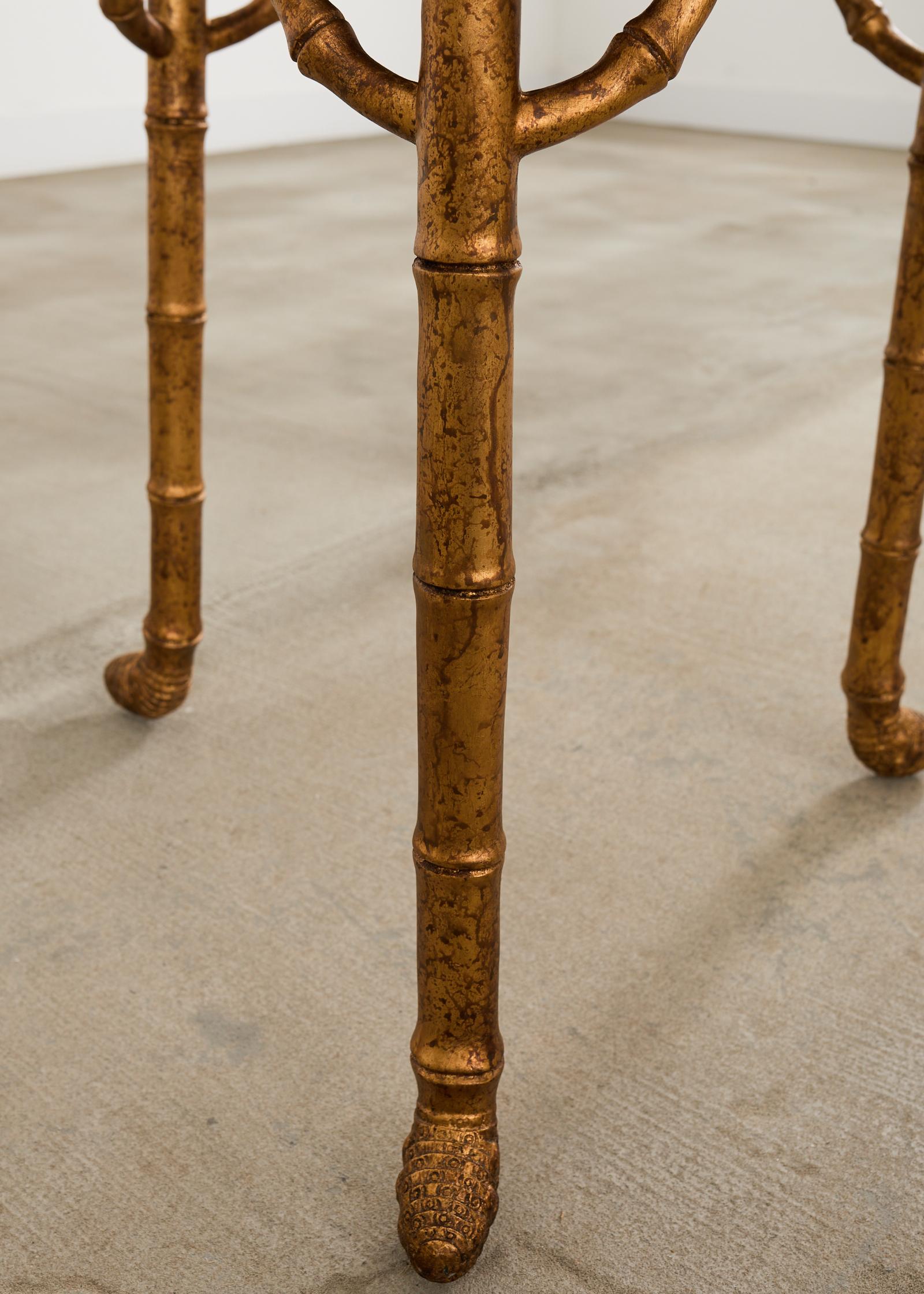 Meuble de bar sur stand en faux bambou décoré de Chinoiserie en vente 7