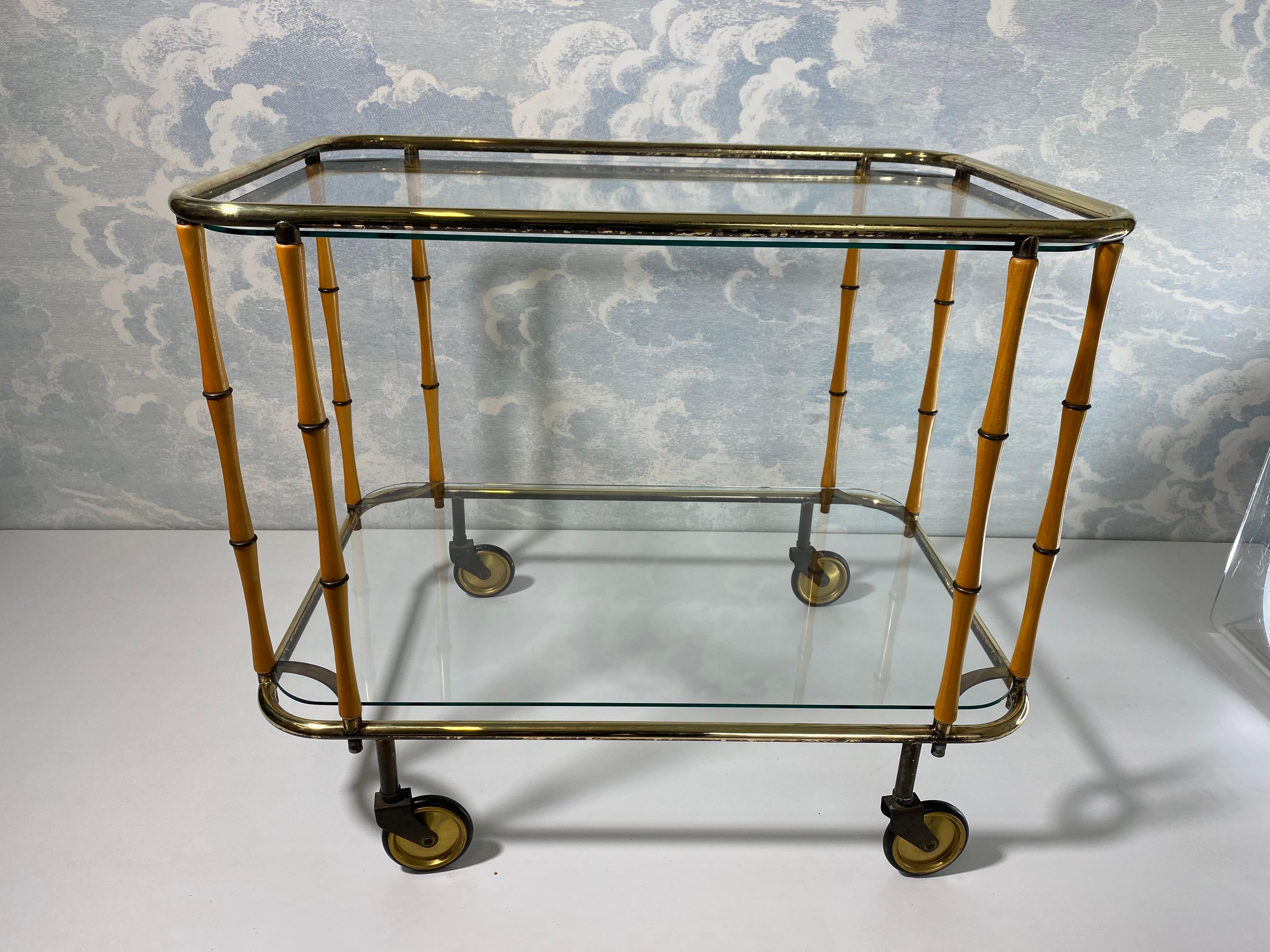 Chariot de cocktail en faux bambou, table d'appoint, attr. Maison Jansen, France, années 1960 Bon état - En vente à Cork, IE