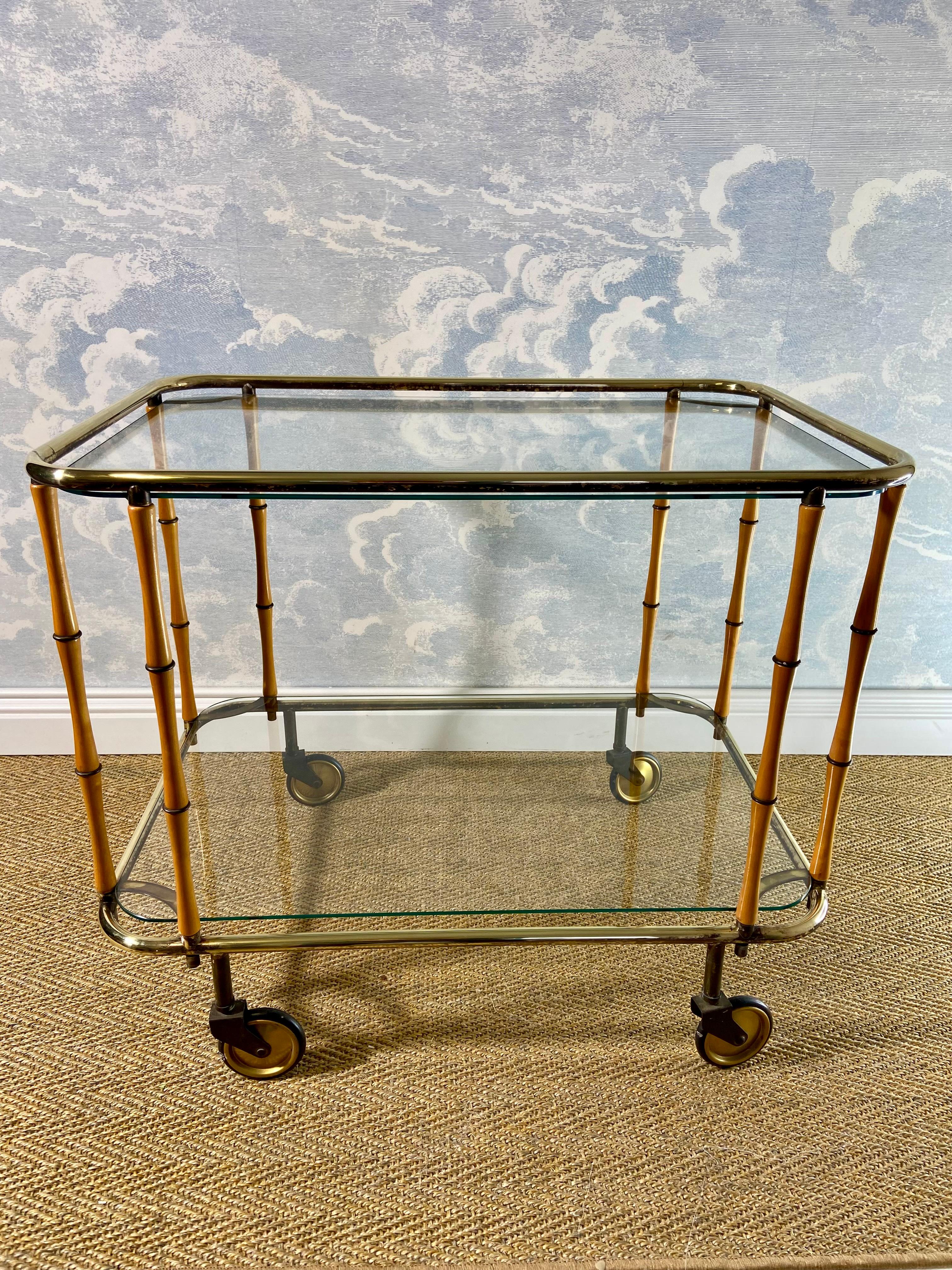 Chariot de cocktail en faux bambou, table d'appoint, attr. Maison Jansen, France, années 1960 en vente 2