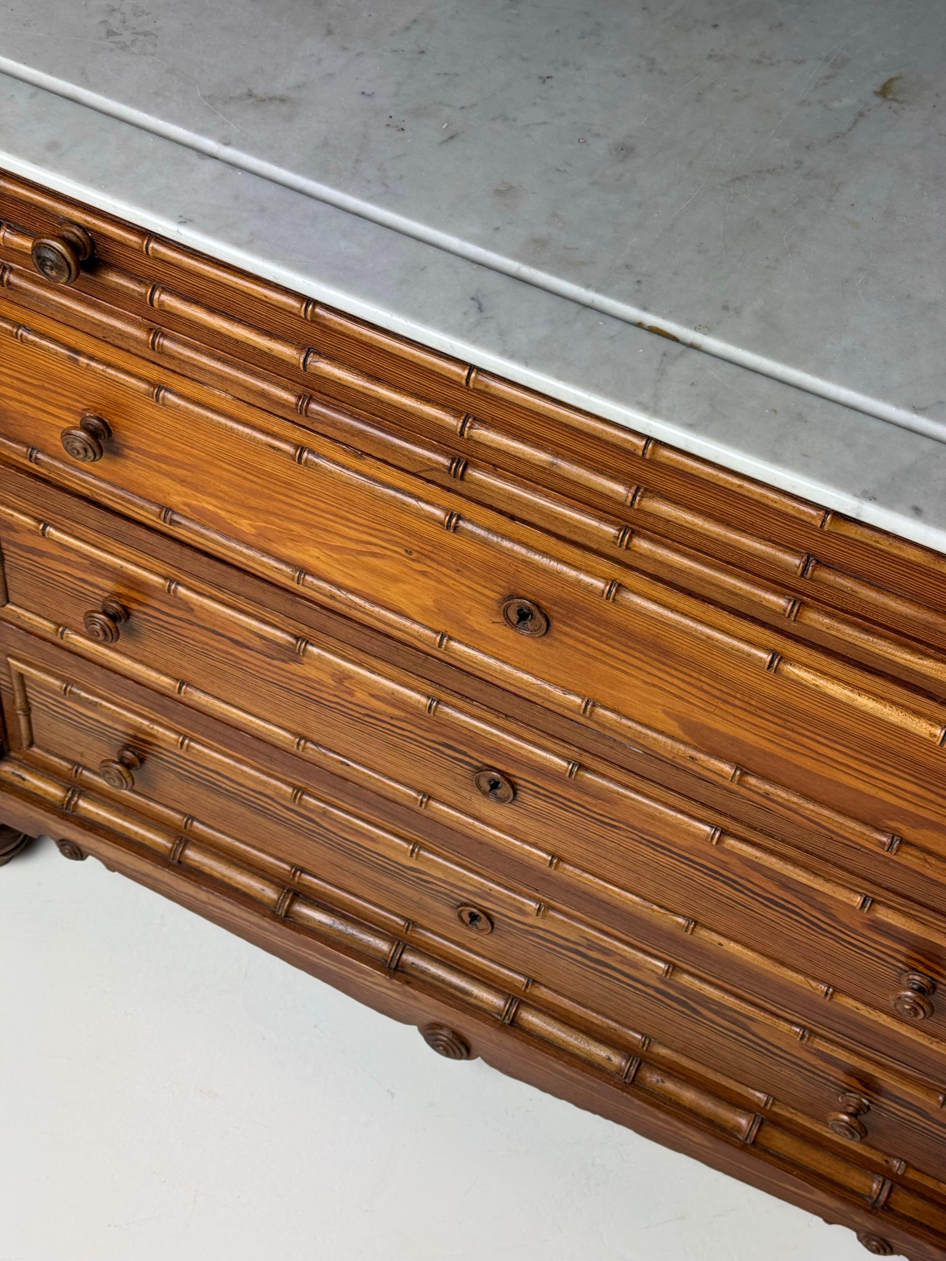 Cómoda de bambú sintético 1900 en venta 5