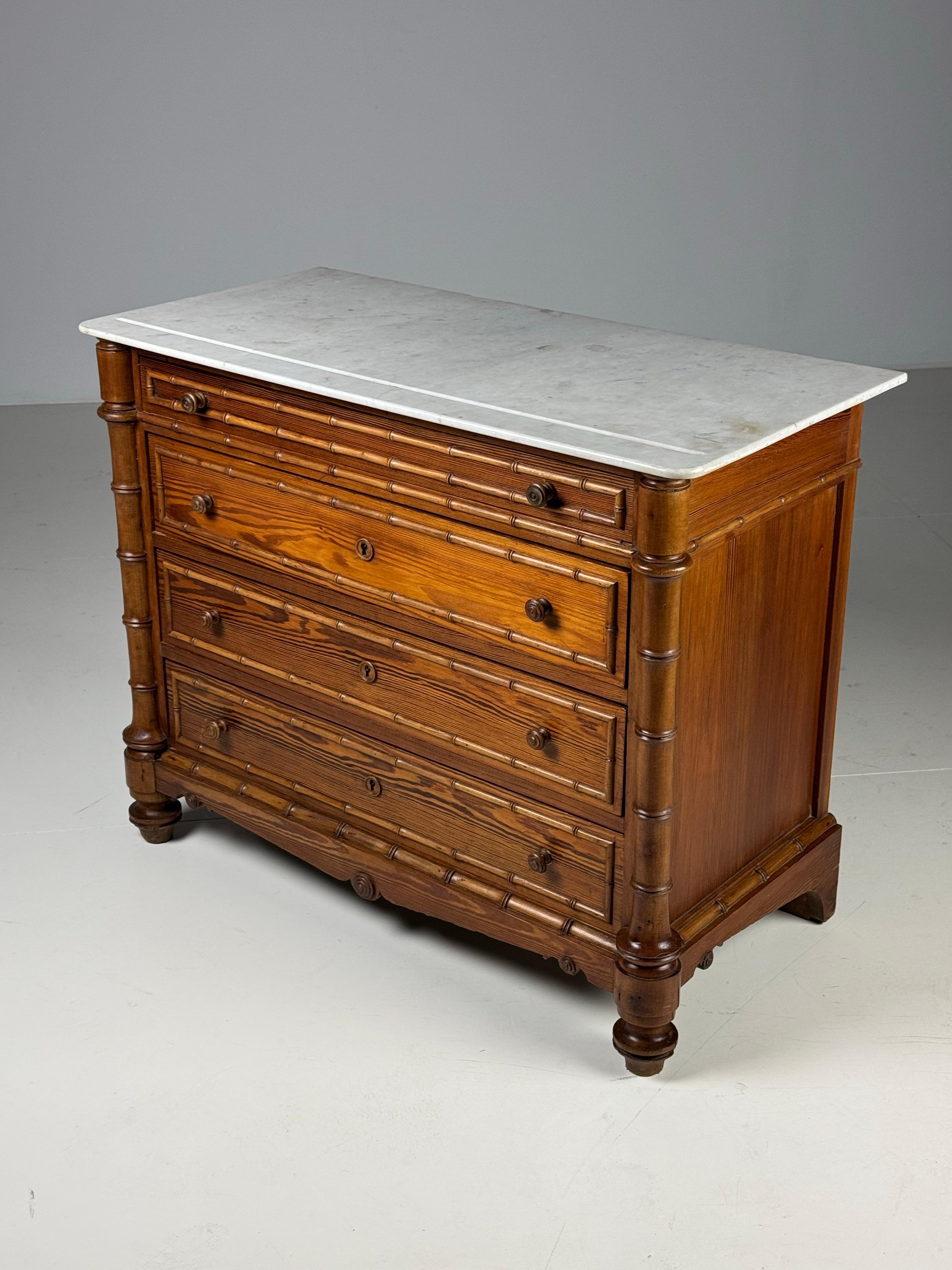 Cómoda de bambú sintético 1900 en venta 6