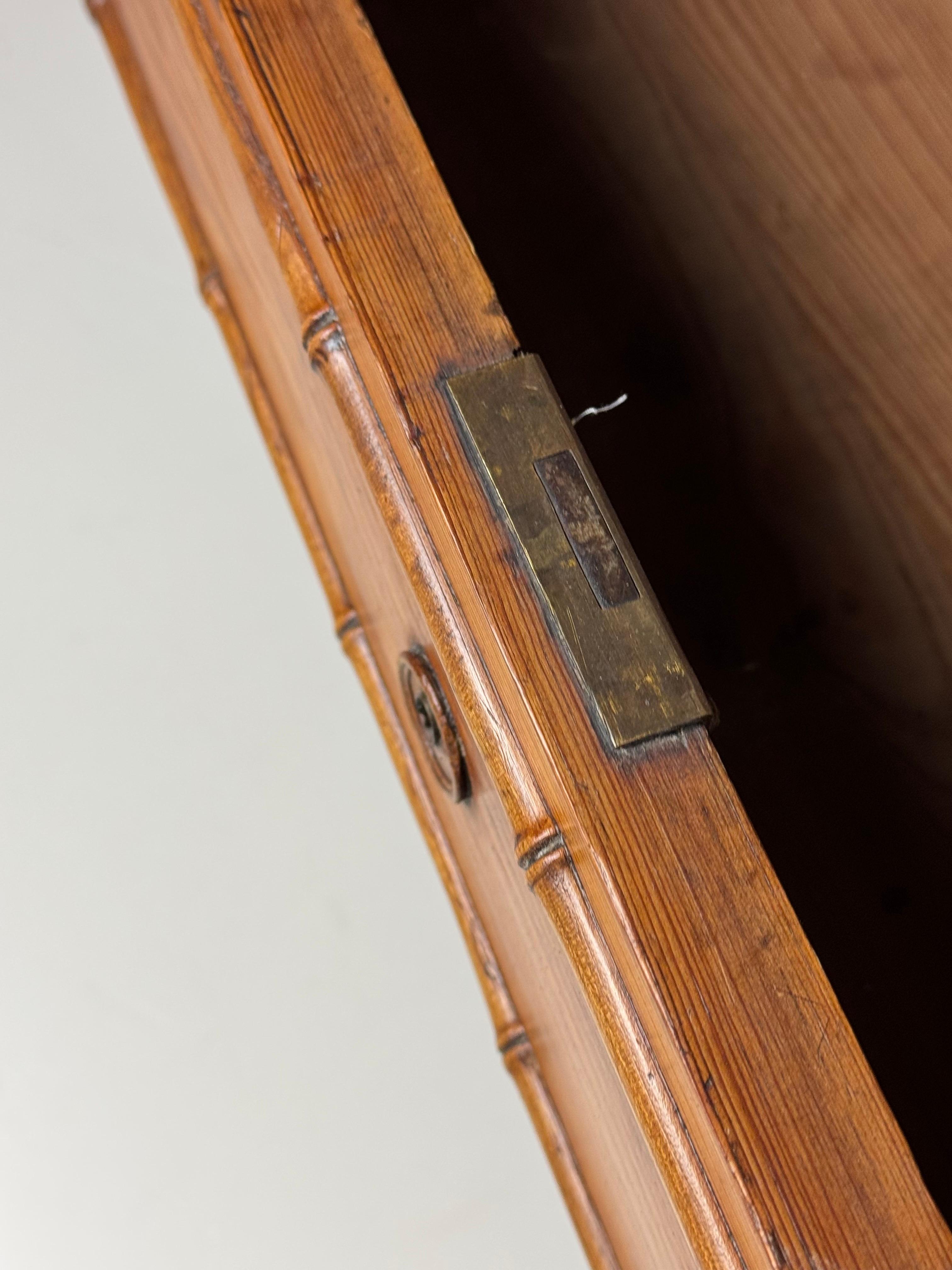 Cómoda de bambú sintético 1900 en venta 7