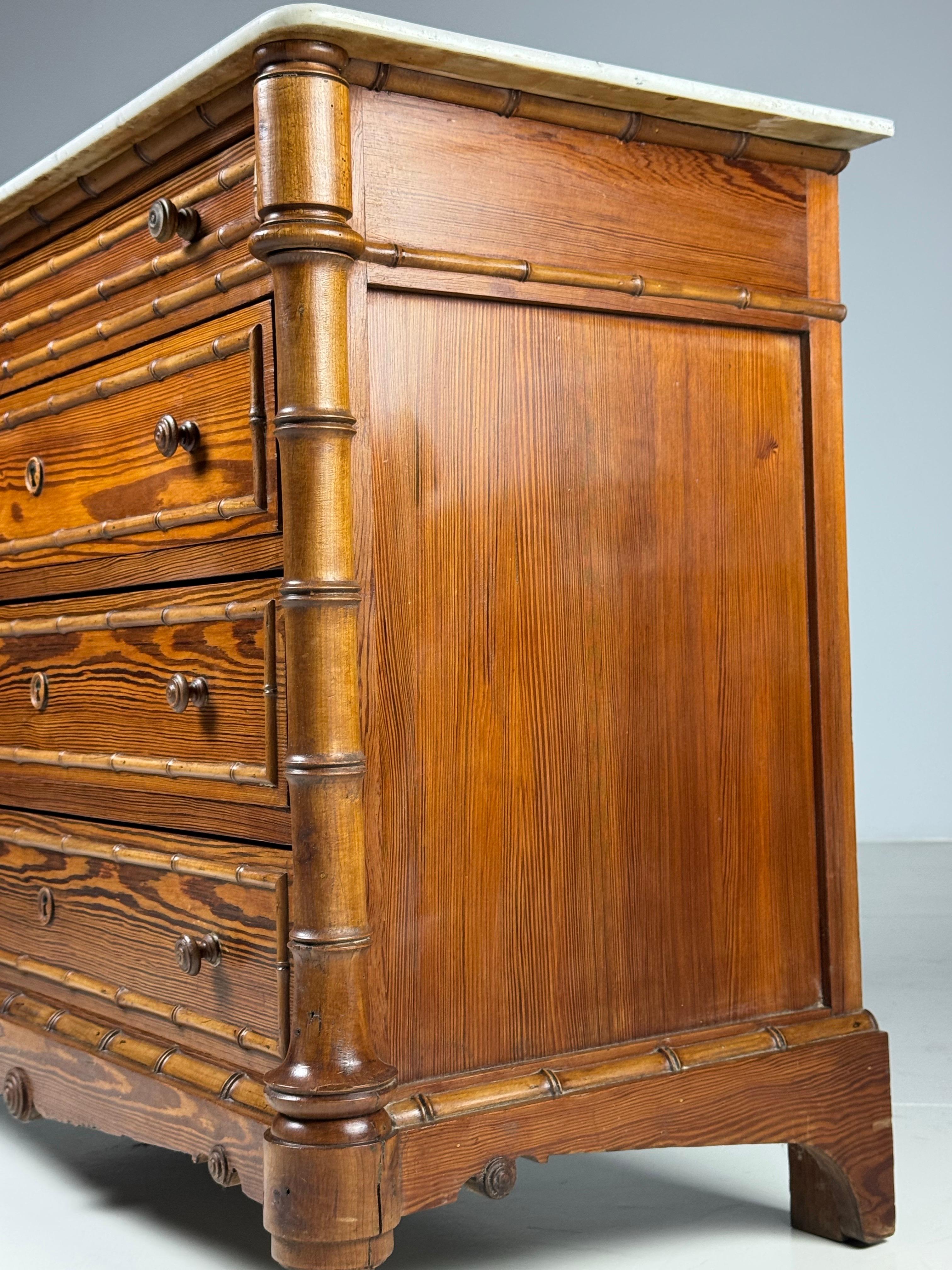Cómoda de bambú sintético 1900 en venta 9
