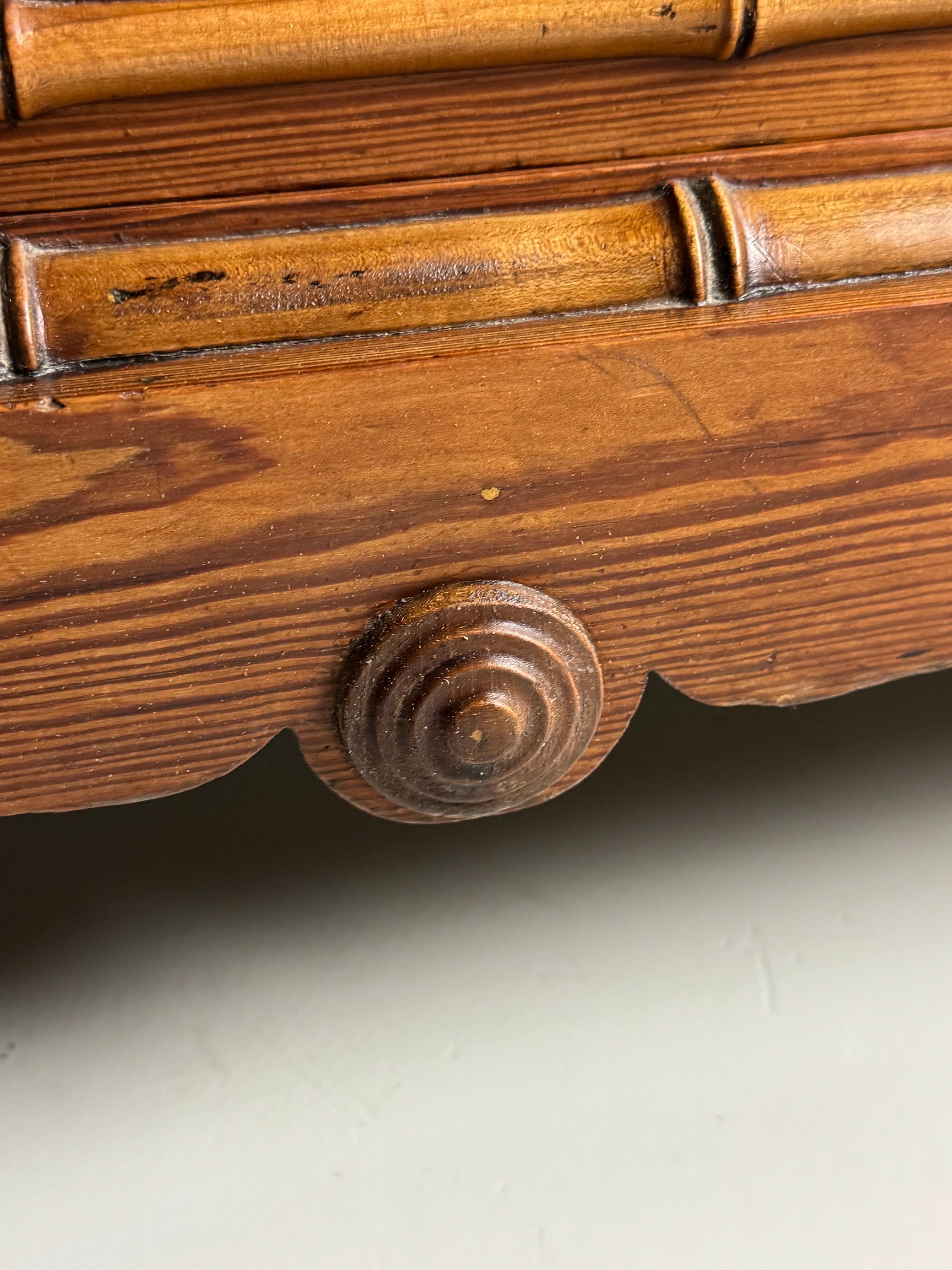 Cómoda de bambú sintético 1900 principios del siglo XX en venta