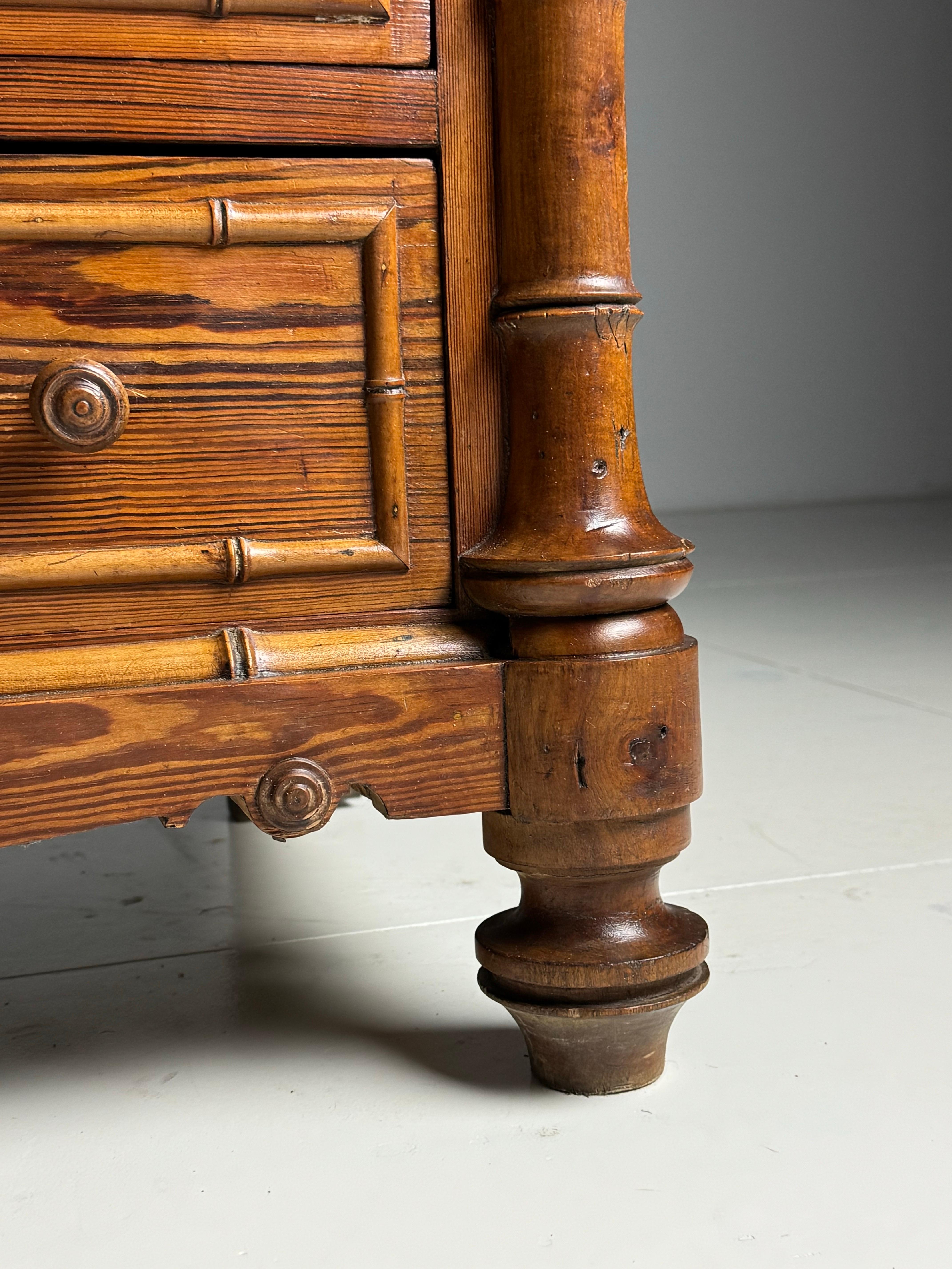 Cómoda de bambú sintético 1900 en venta 1