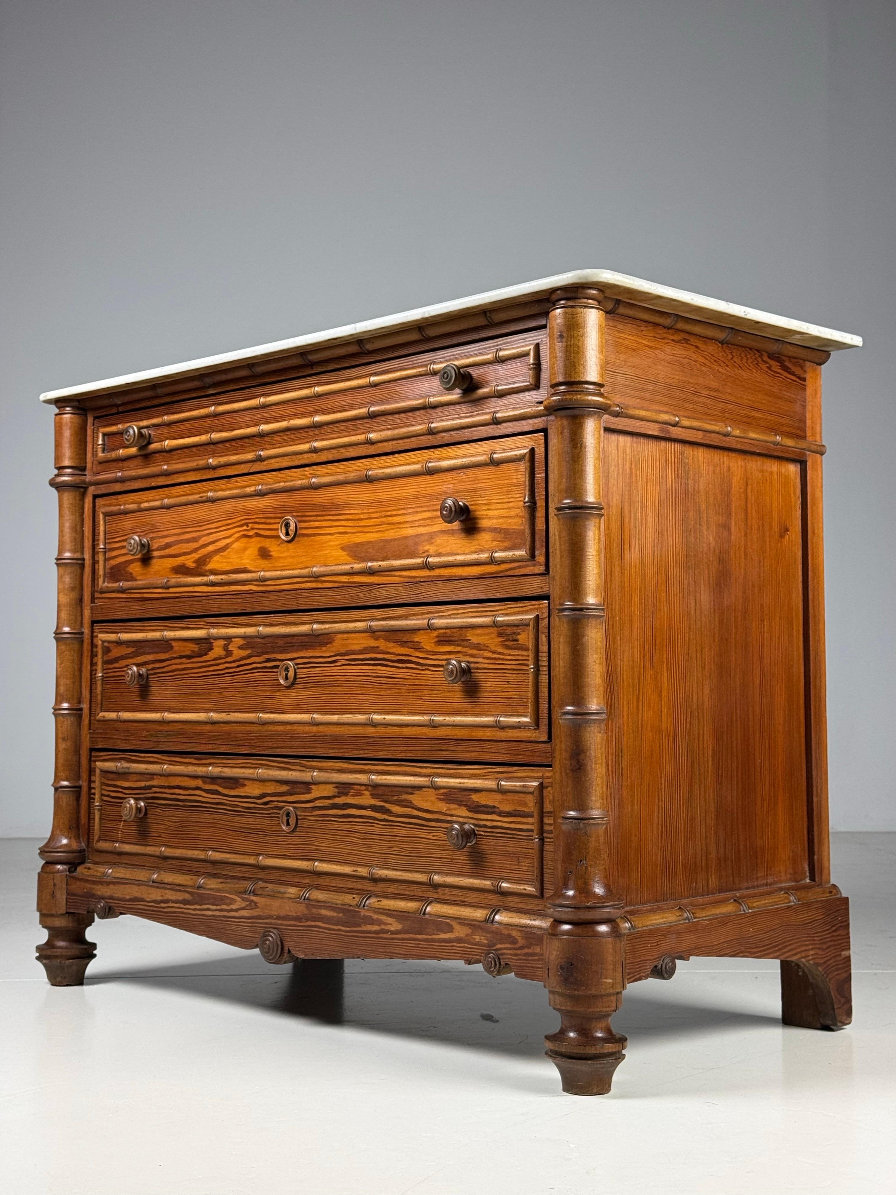 Cómoda de bambú sintético 1900 en venta 2